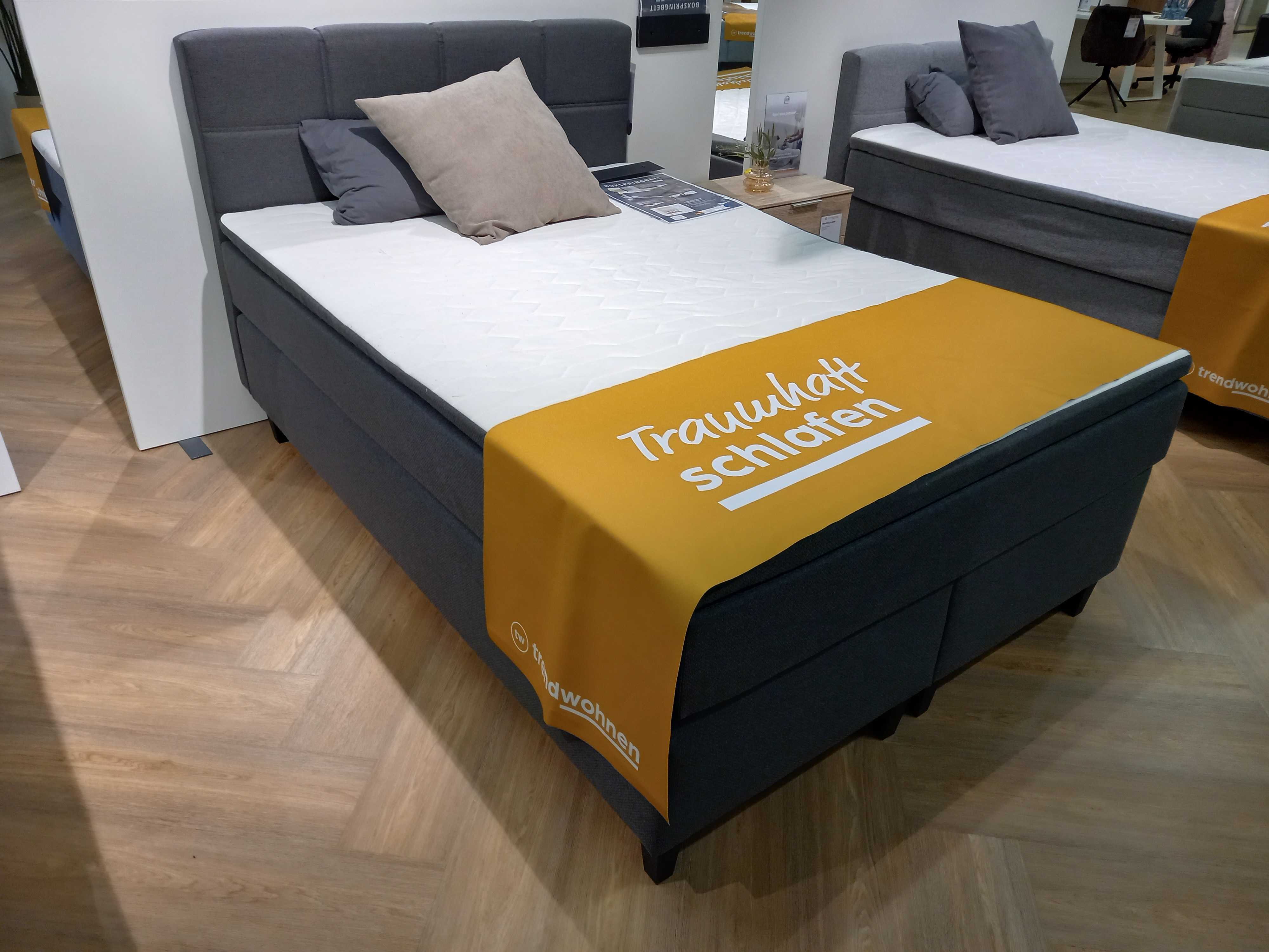 Sun Garden Boxspringbett Surrey ca. 140x200cm Schwarz, Polsterbett, Doppelbett, grauer Stoffbezug, gepolstertes Kopfteil, weiße Matratze