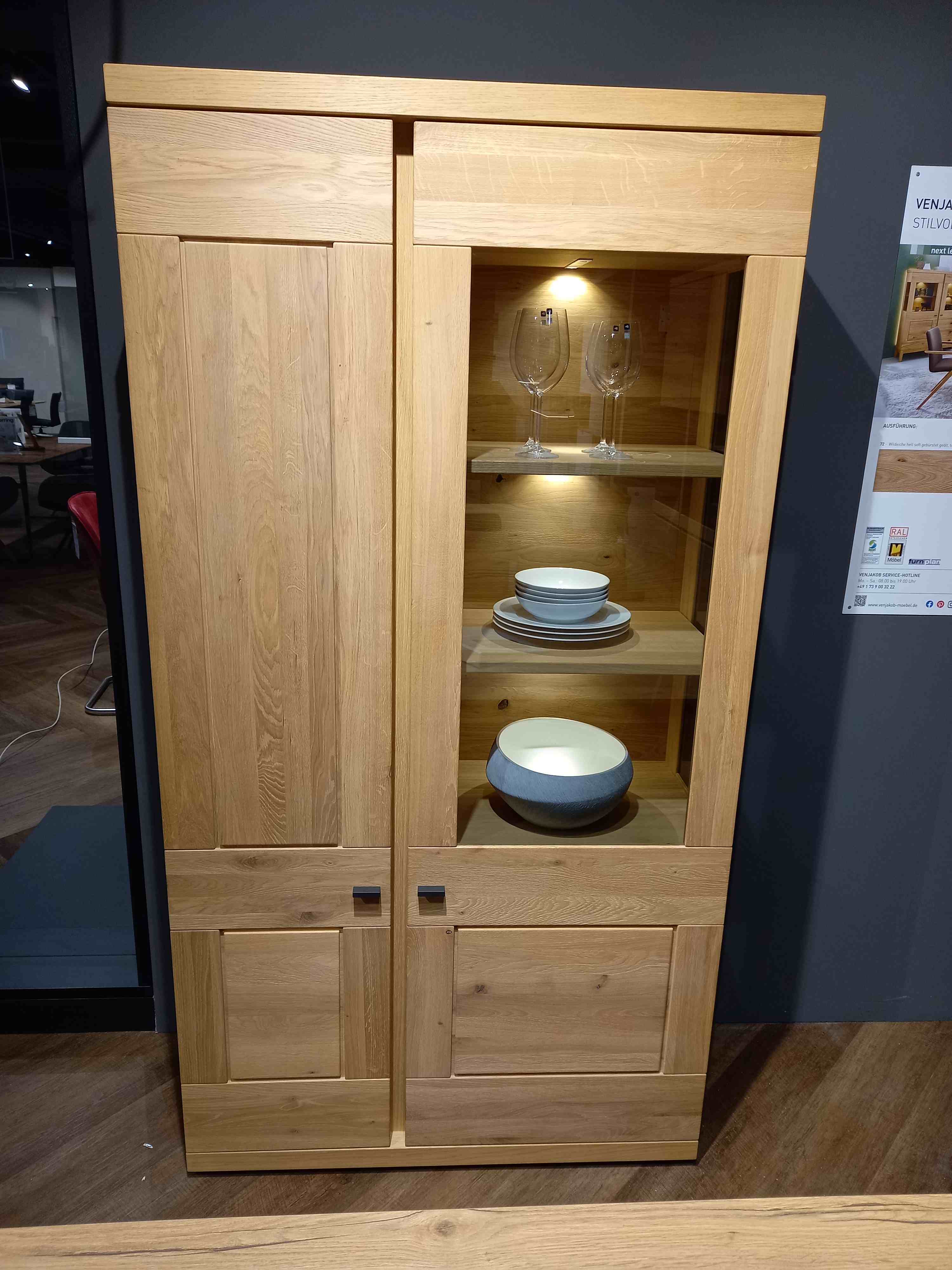 Venjakob Vitrine NEXT LEVEL 3000 in Wildeiche hell soft gebürstet Venjakob Vitrine NEXT LEVEL 3000 in Wildeiche hell soft gebürstet