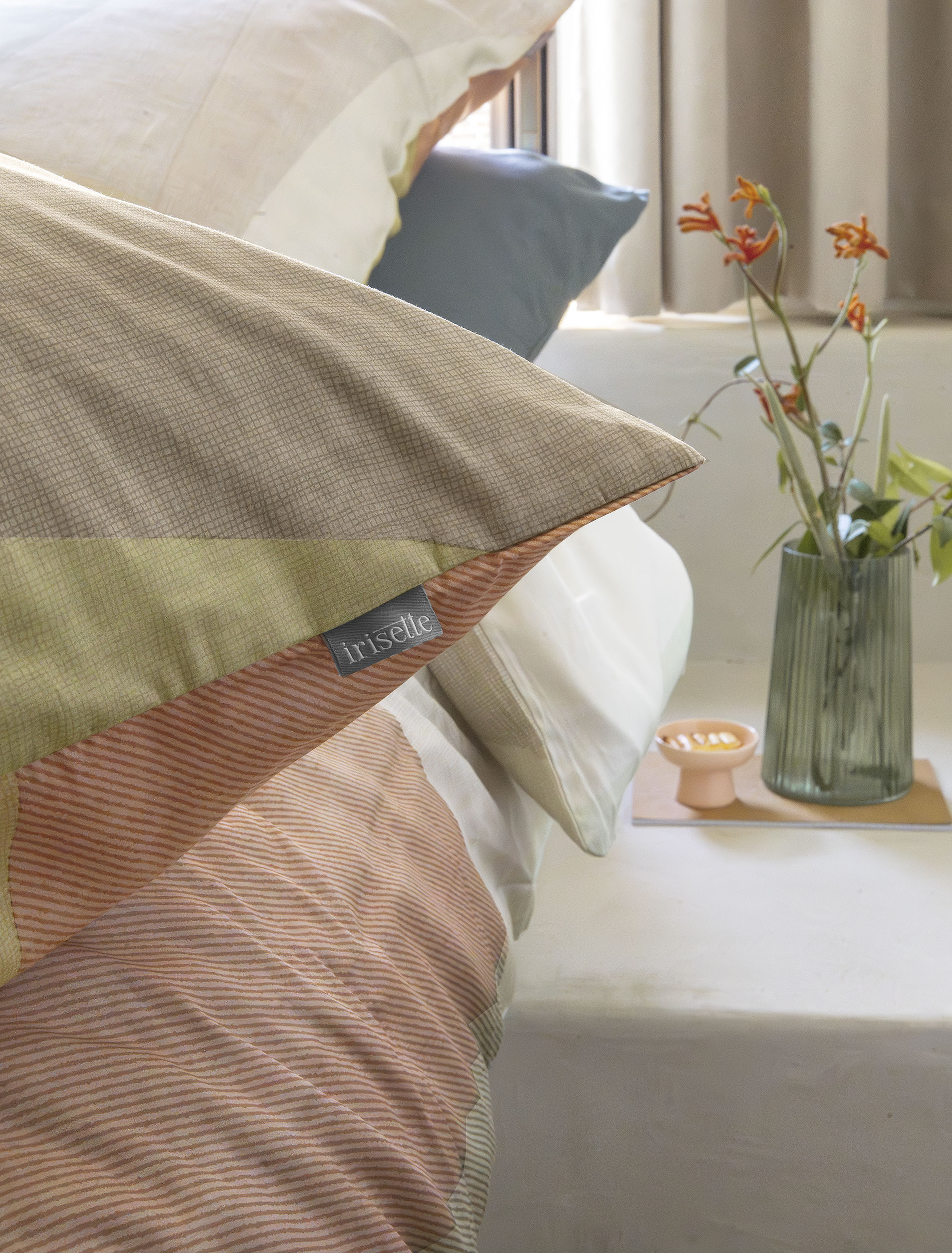 irisette Lyocell-Satin Bettwäsche LOTUS in Farbe ca. 135x200cm, Kissen, Dekoration für Zuhause, Blumen-Arrangement, Pflanze