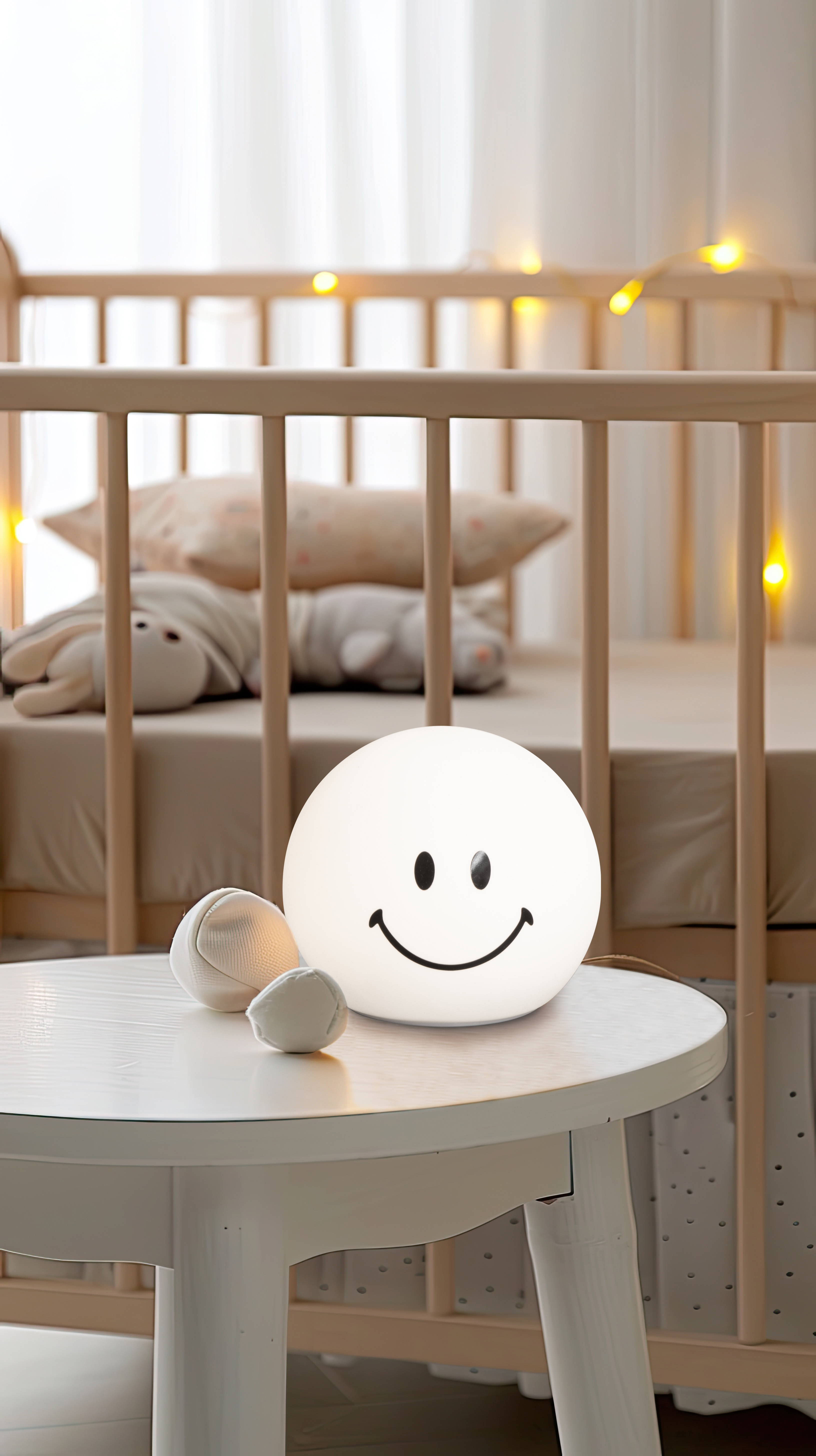 FH Lighting LED-Tischleuchte GLOWMOJI in Silikon weiß, Krippe, Mobiliar, Bett für Säuglinge, Dekoration für Zuhause, Kopfkissen