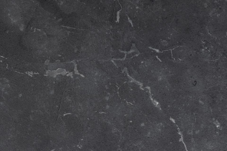 Actona Couchtisch WYRE Ø ca. 80cm in Marmor Izmir schwarz/schwarz matt