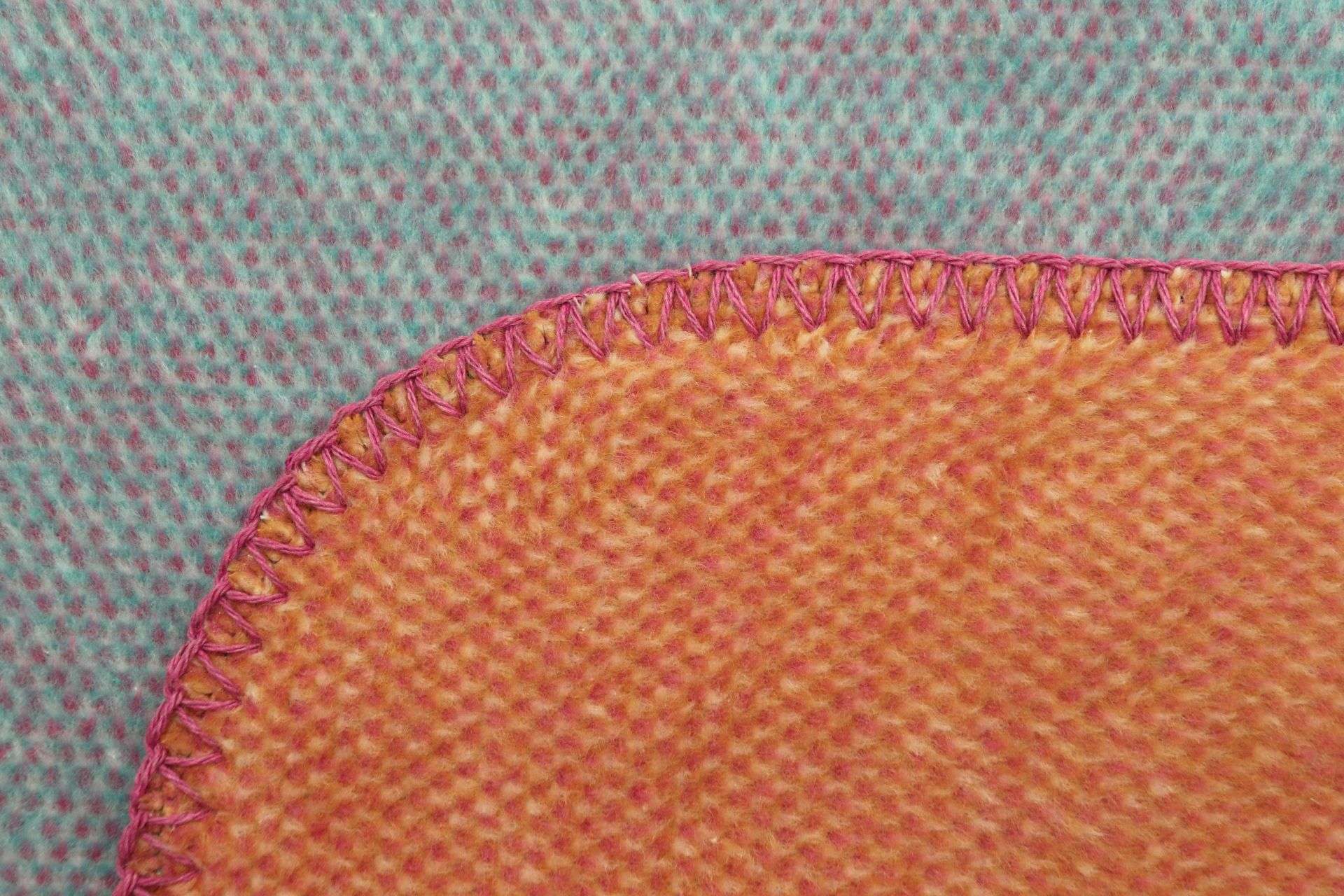 Biederlack Decke ca. 150x200cm in Farbe Lava Biederlack Decke ca. 150x200cm in Farbe Lava, Muster, Dekoration für Zuhause, Stickerei, Stich