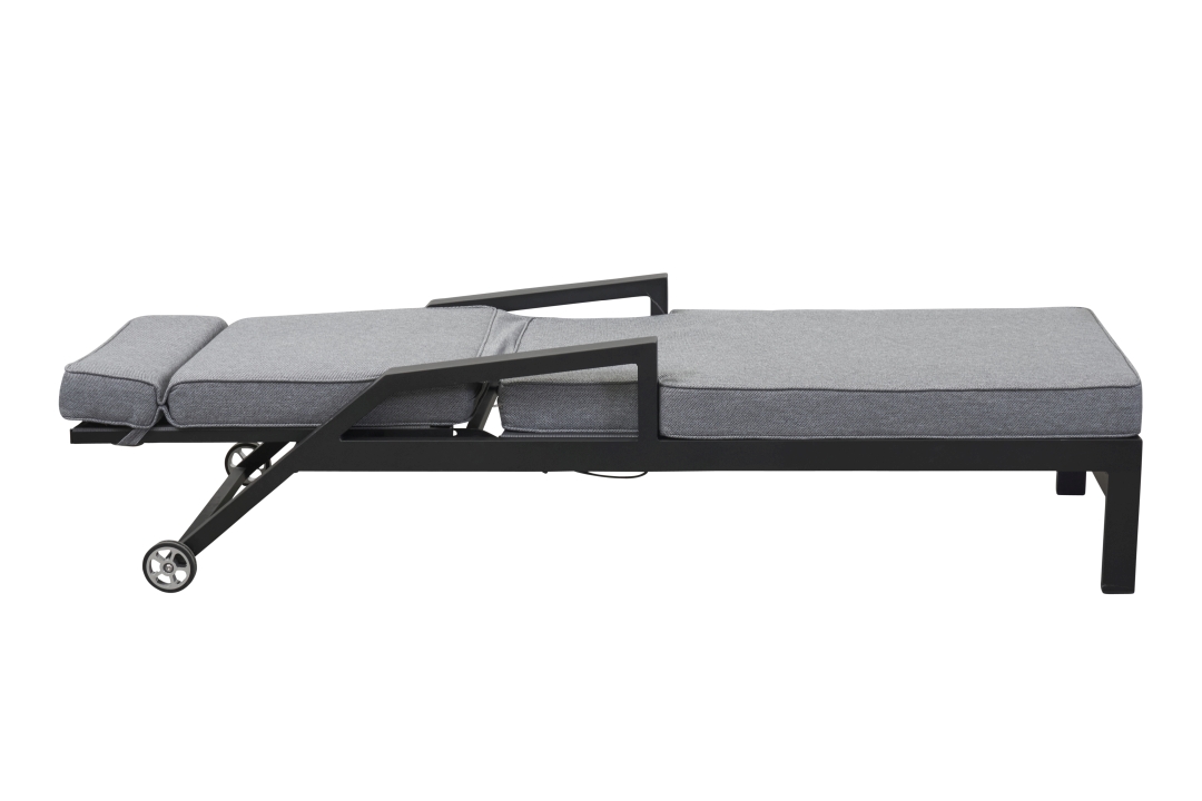 L.C. Wholesaler Liege Sondrino, Gewebe silber/schwarz, Gestell Aluminium schwarz, Sitzpolster grau