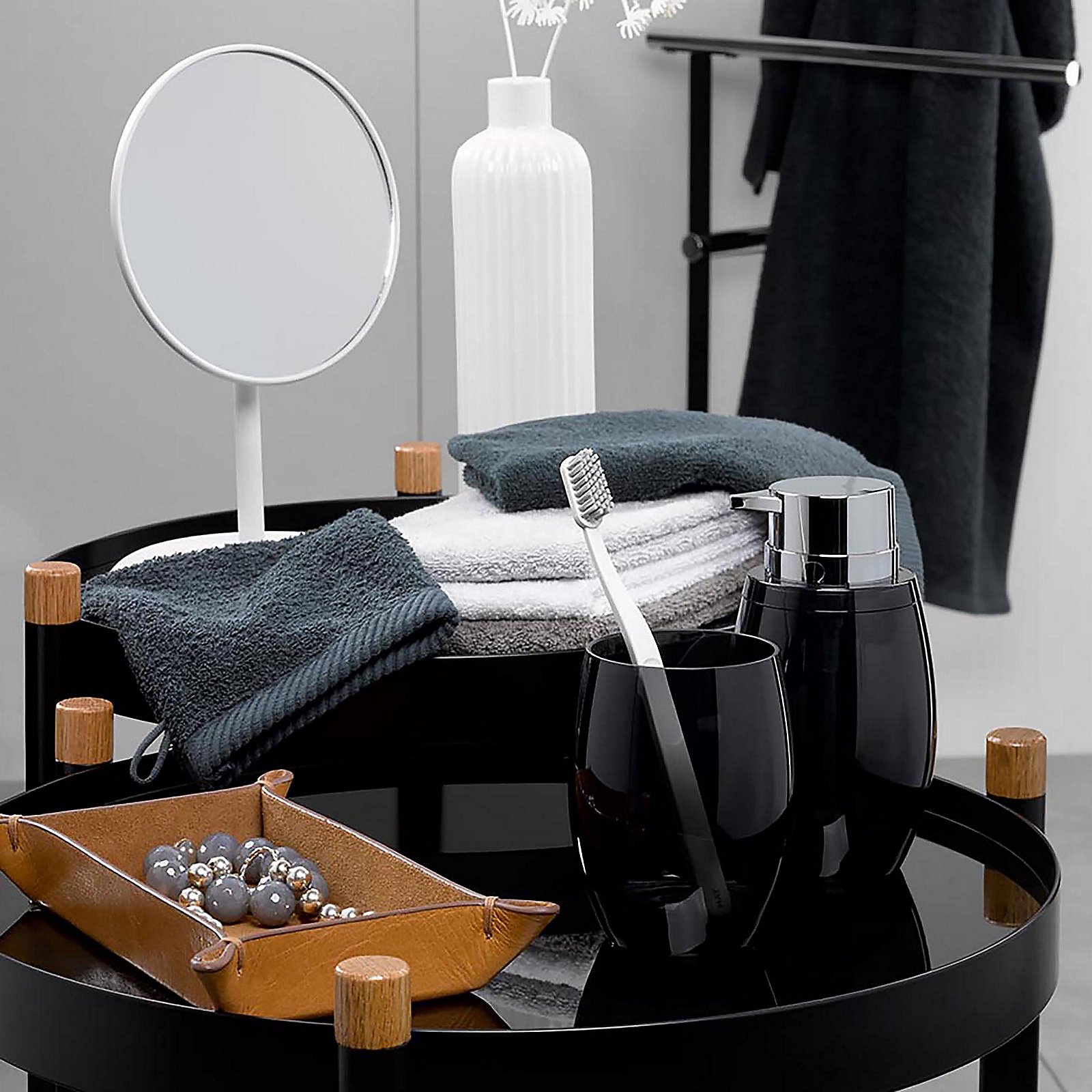 Kela Waschhandschuh LADESSA in Farbe Schneeweiß, Badezimmer-Accessoire, Waschhandtuch, Zahnbürstenhalter, Spiegel, Dekor-Set