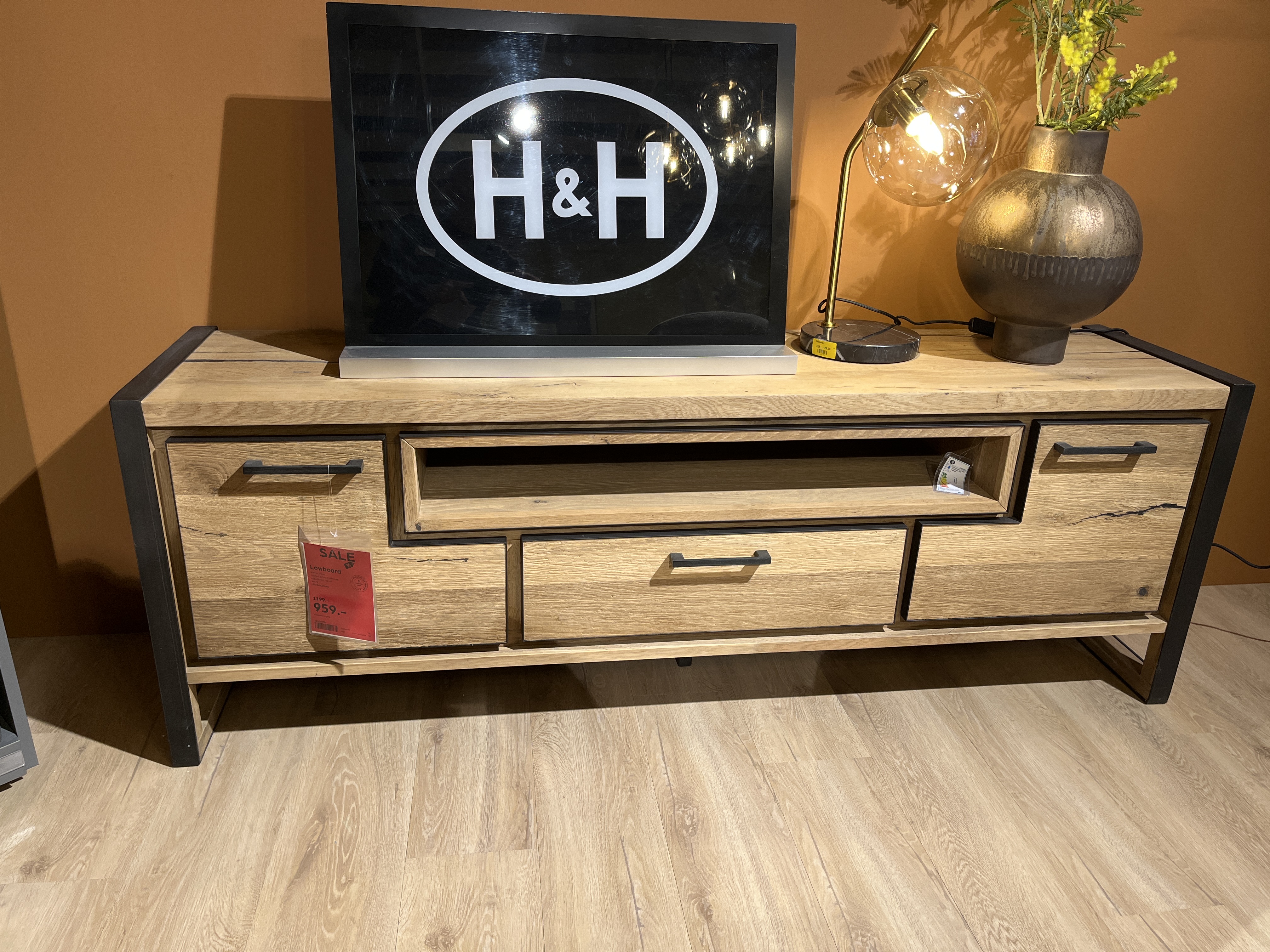 Henders & Hazel Lowboard Metalo in Railway brown, TV-Lowboard, Holzoptik, Schwarzes Metallgestell, Schubladen, Offenes Fach