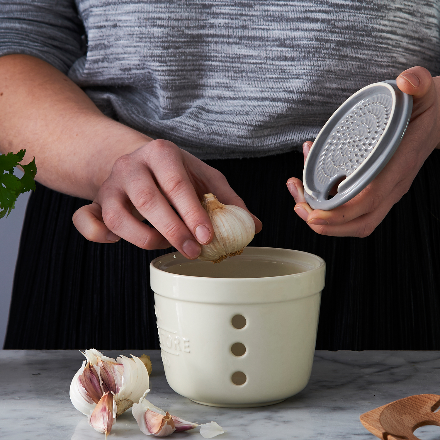 Profino Innovative Küche - 2in1 Knoblauchbehälter aus Steingut