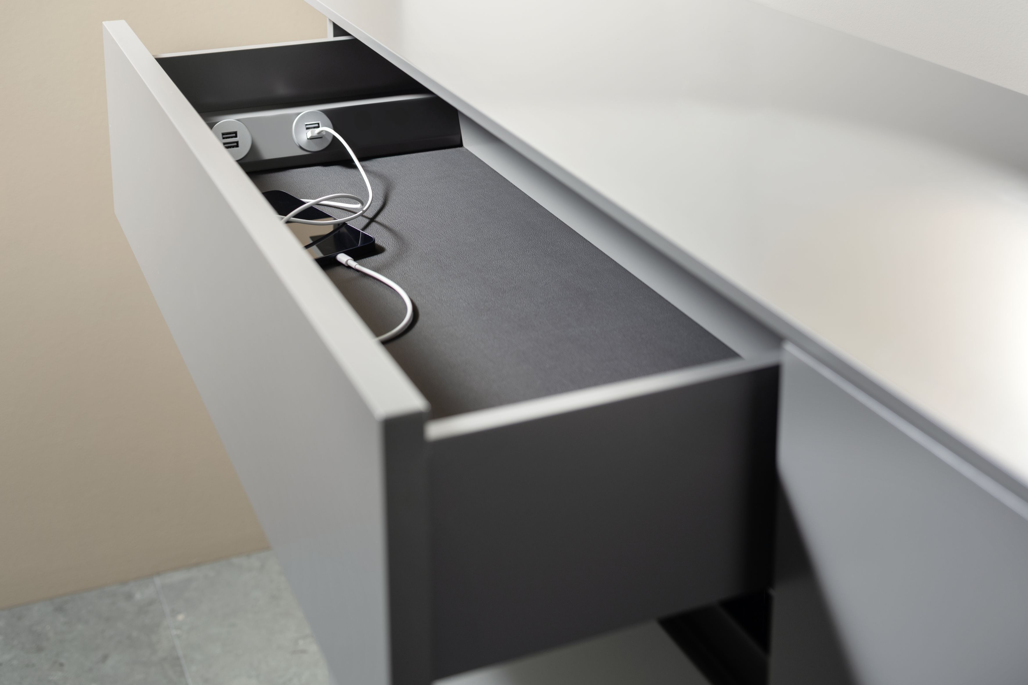Sudbrock Garderobenkombination TANDO ca. B240 H213 T35 cm in Farbe Glattlack onyxgrau 411