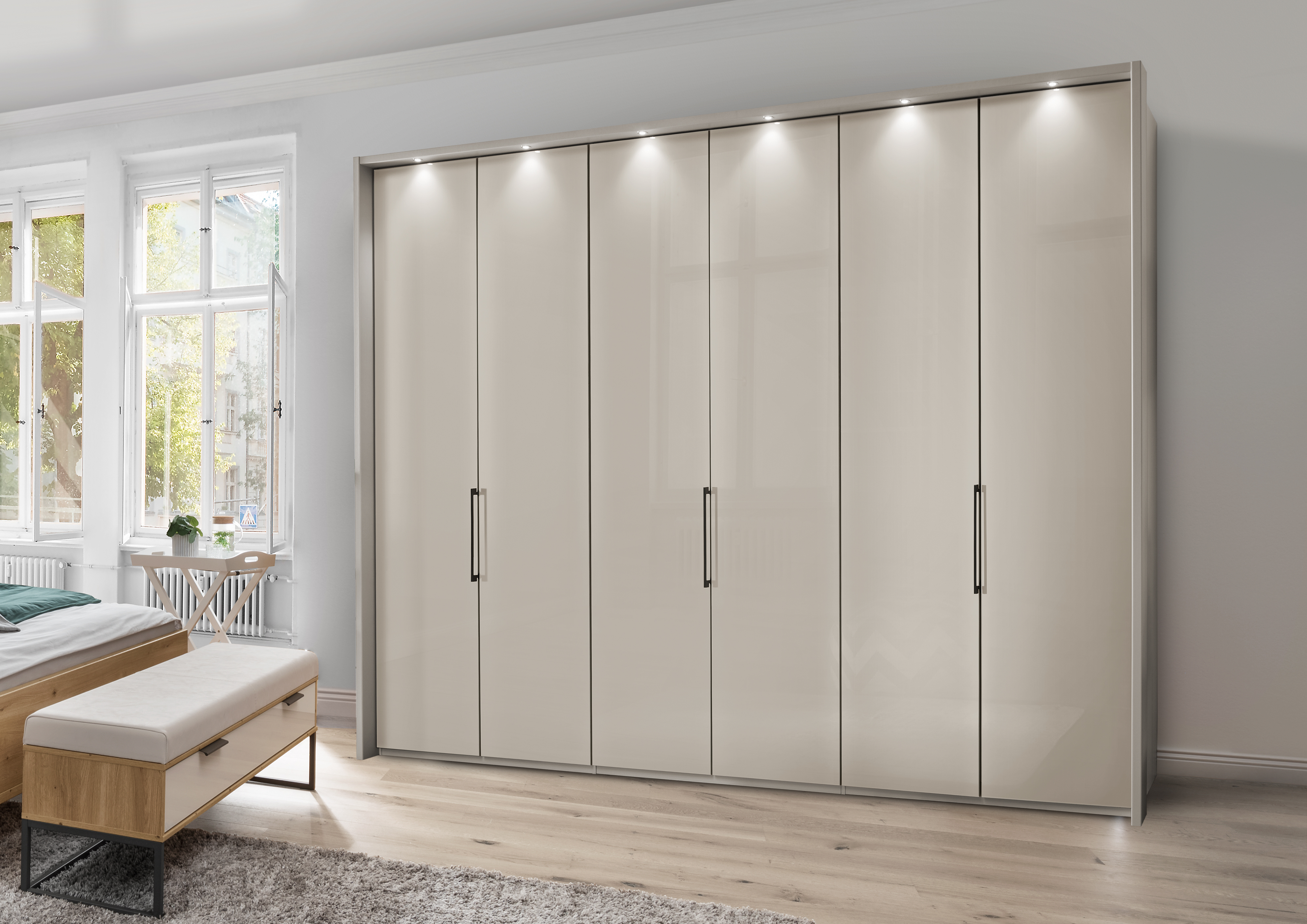 Wiemann Drehtürenschrank MODICA in Farbe Champagner, Kleiderschrank, LED-Beleuchtung, Schiebetüren?