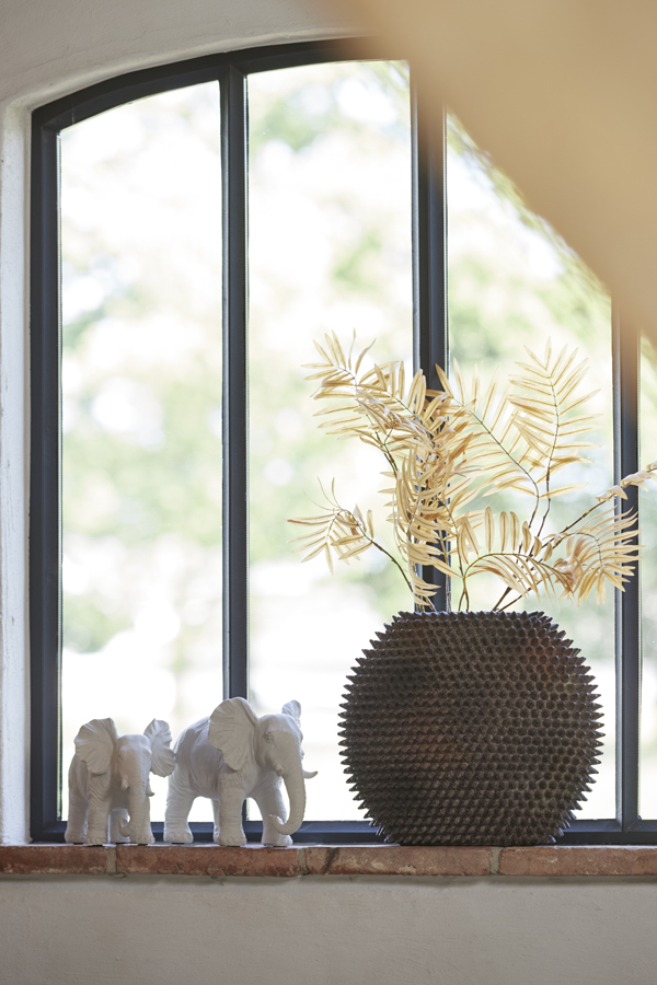 Light & Living Ornament ELEPHANT in Farbe cream Light & Living Ornament ELEPHANT in Farbe cream, Fenster, Fensterbank, Blumen-Arrangement, Pflanze, Elefant