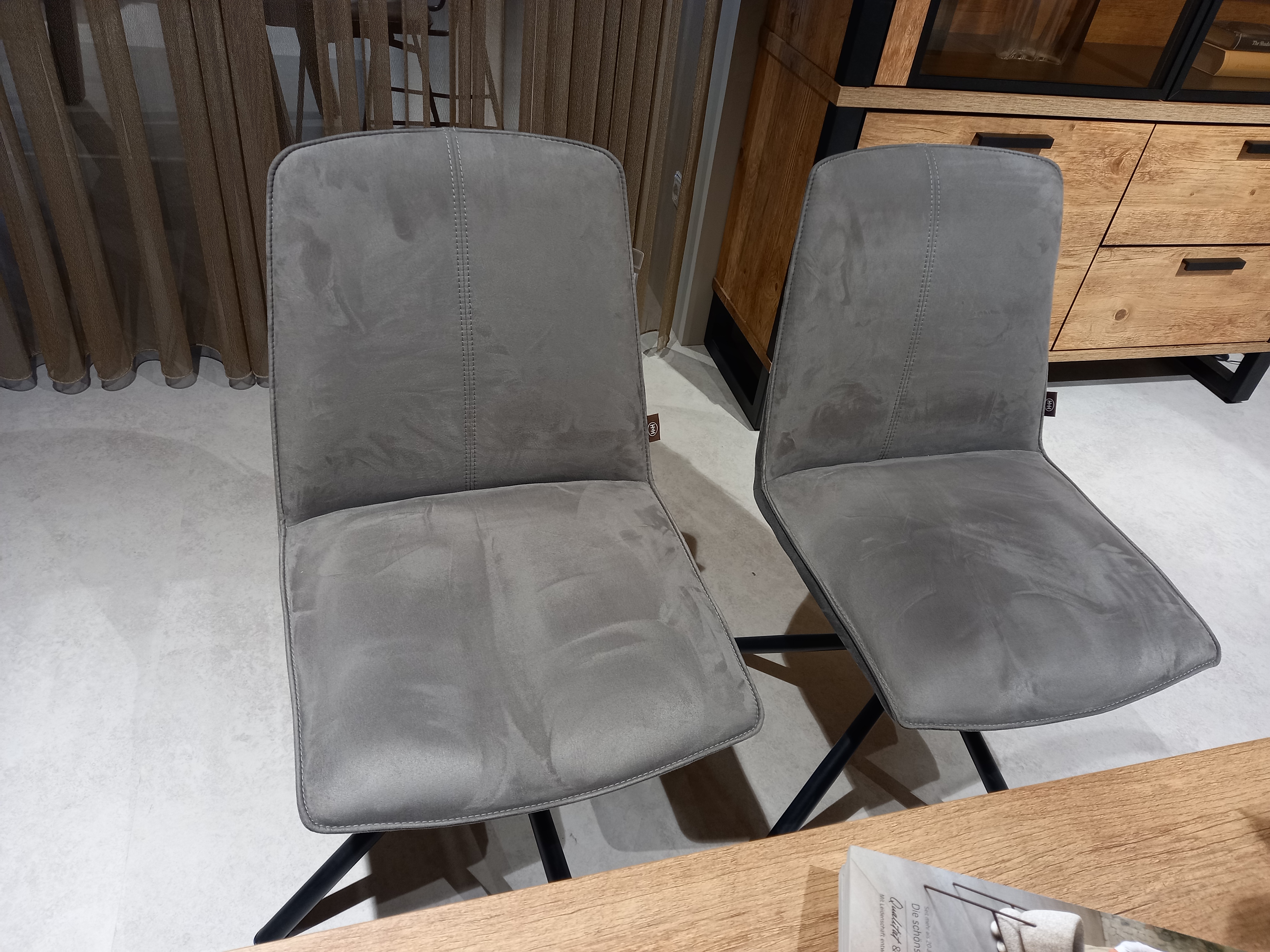 Henders & Hazel Stuhl 2er-Set BRODY in Stoff Savannah steelgrey, Esszimmerstuhl, grauer Bezug, Samtoptik, schwarzes Metallgestell, Steppnaht