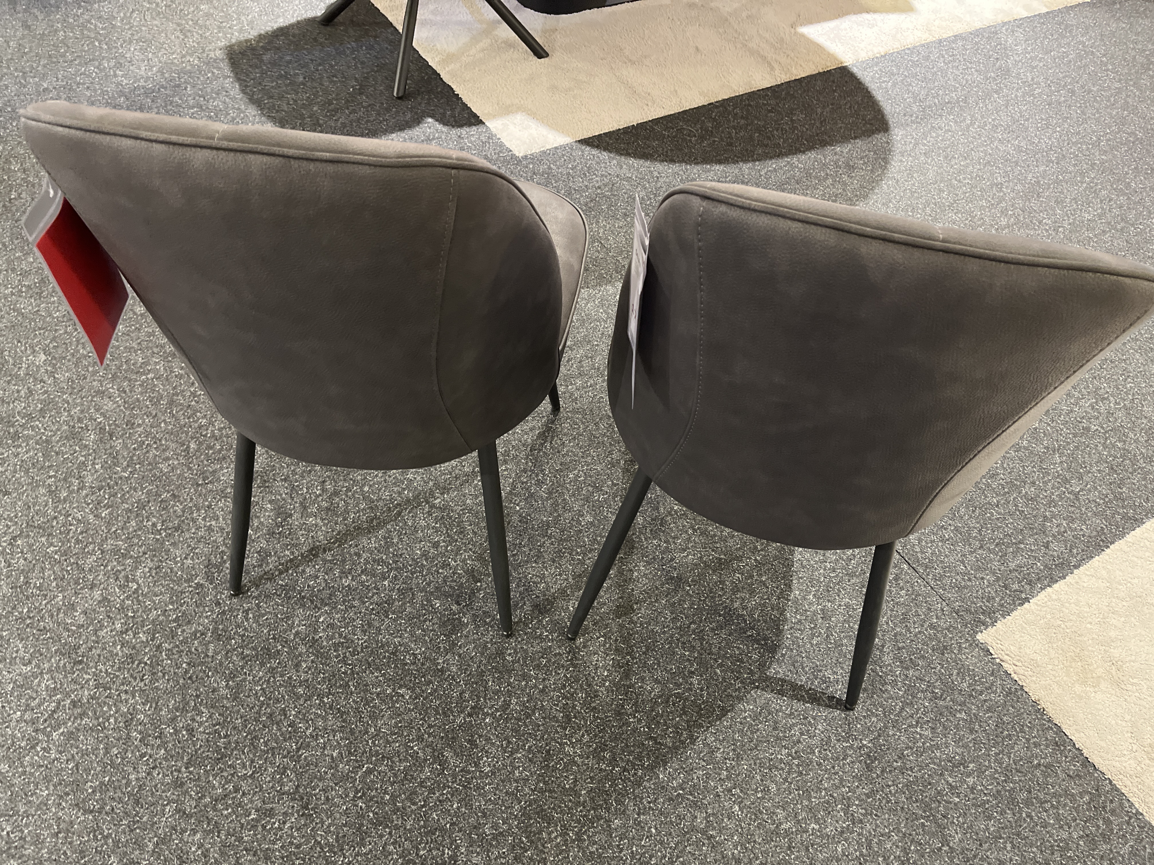 Henders & Hazel Stuhl 2er-Set LEO in Stoff Microf. Pala anthrazit, Polsterstuhl, grauer Stoffbezug, schwarze Metallbeine, Armlehnen, Esszimmerstuhl
