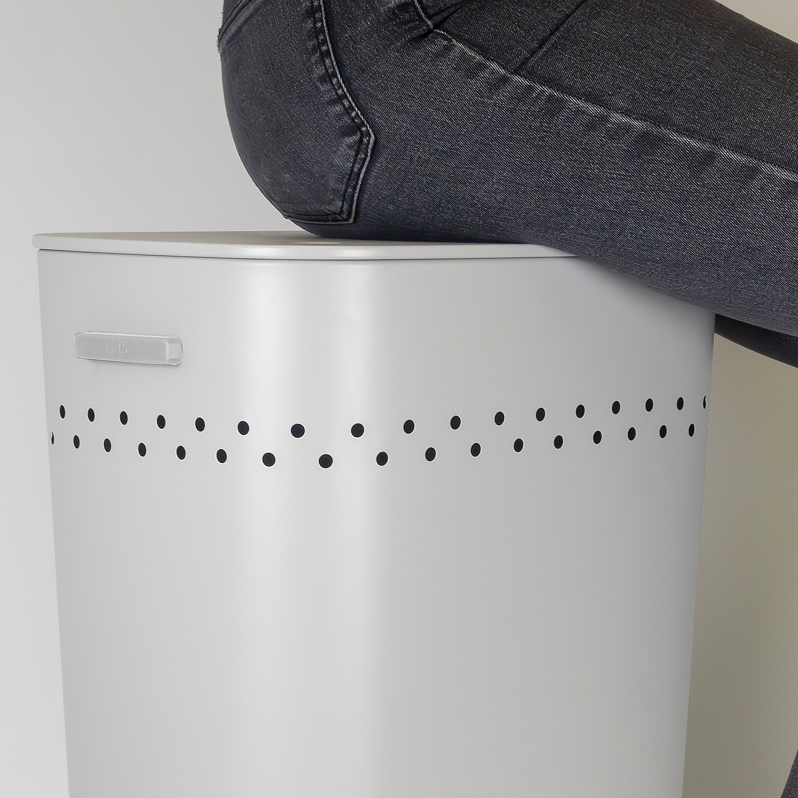 Kela Sitz-Wäschebox MALAGA in Farbe Hellgrau, Toilette, Mülleimer, Standsystem, Löcherstruktur, weiß, tisch, fußstütze, luftreiniger, perforiert, grau