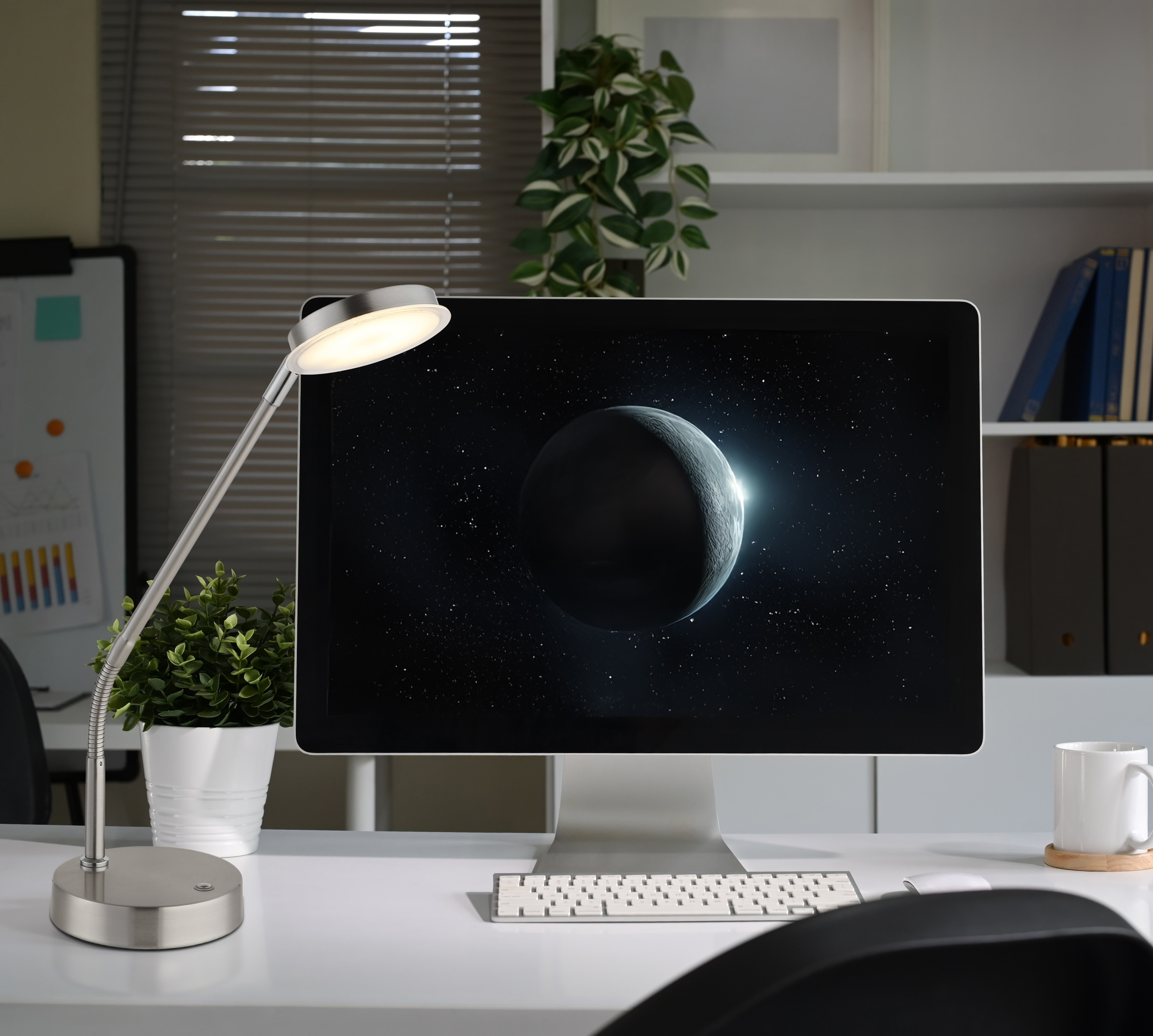 LED-Tischleuchte in Fb. Nickel Matt, monitor, computer, desktop, weltraum, erde