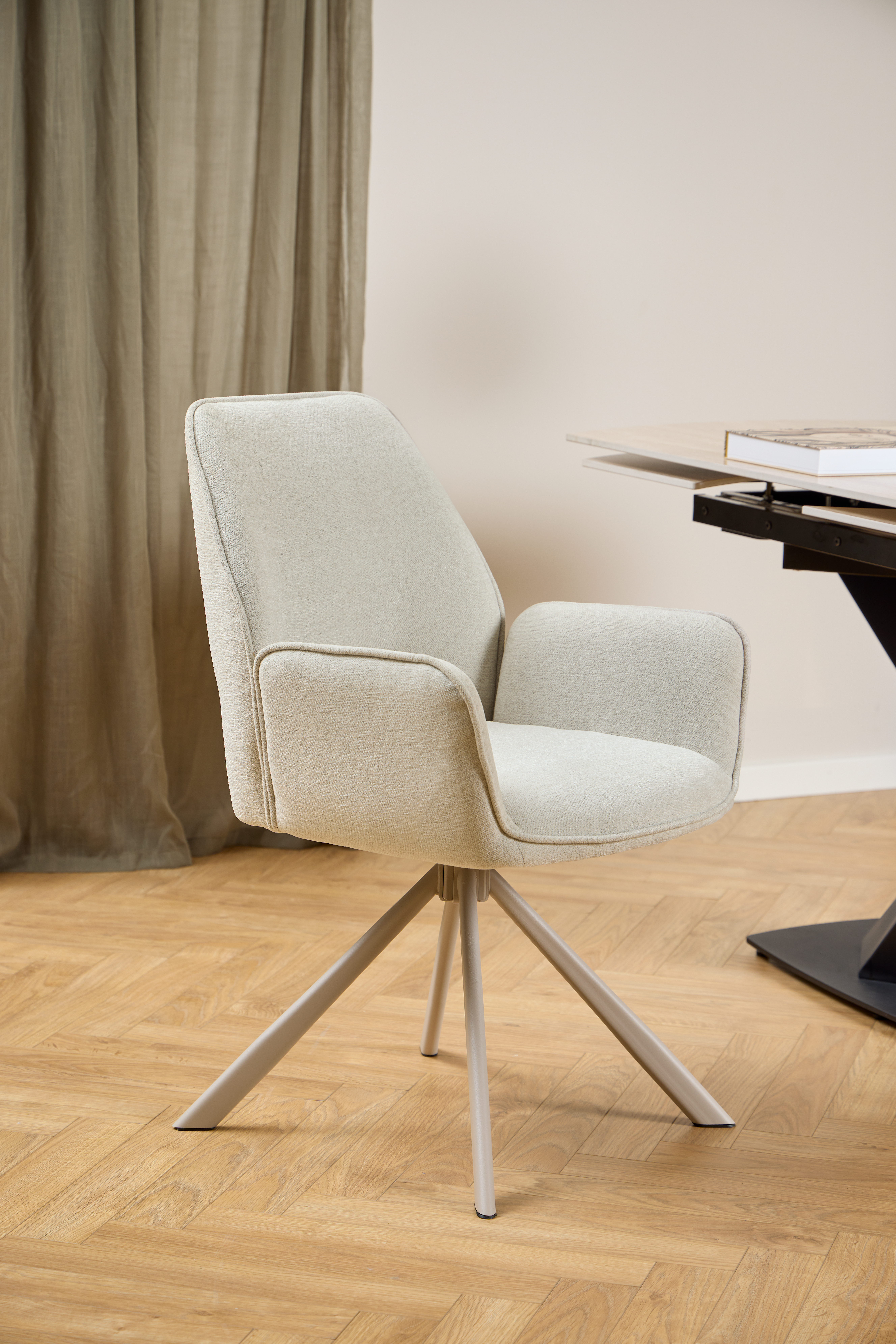 Esszimmerstuhl GRAHAM in Stoff Apia beige 453