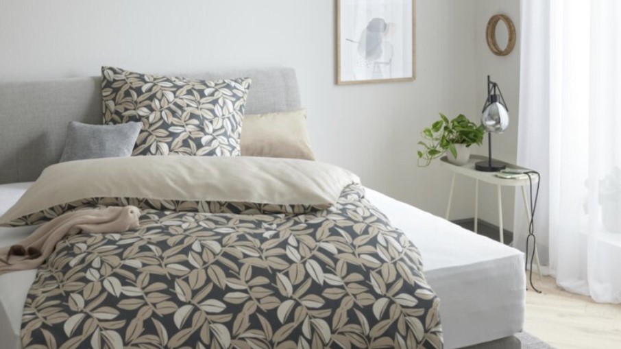 Interliving Bettwäsche IL-9131 ca. 155x220cm in Farbe Beige/anthrazit, Kissen, Dekoration für Zuhause, Mobiliar, Bett, Pflanze