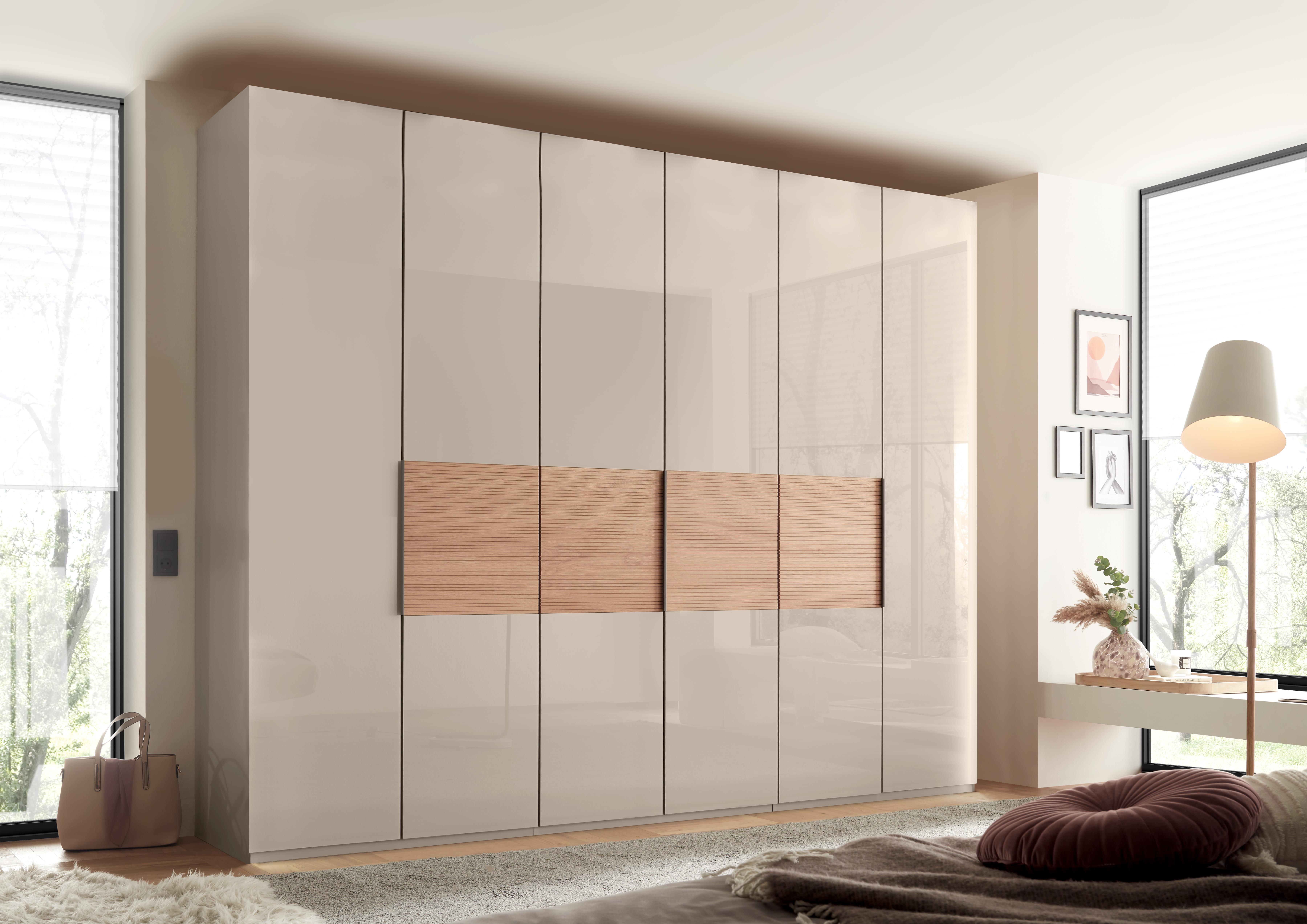 Wiemann Drehtürenschrank VERONA ca. B300 H216 T58 cm in **Champagner Dekor A33