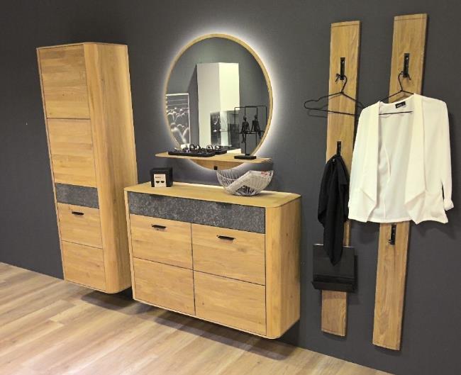 Interliving Hängeschuhschrank INTERLIVING-6014 in Wildeiche massiv/furniert, Moebel, Person, Umkleideraum, Drinnen, Zimmer