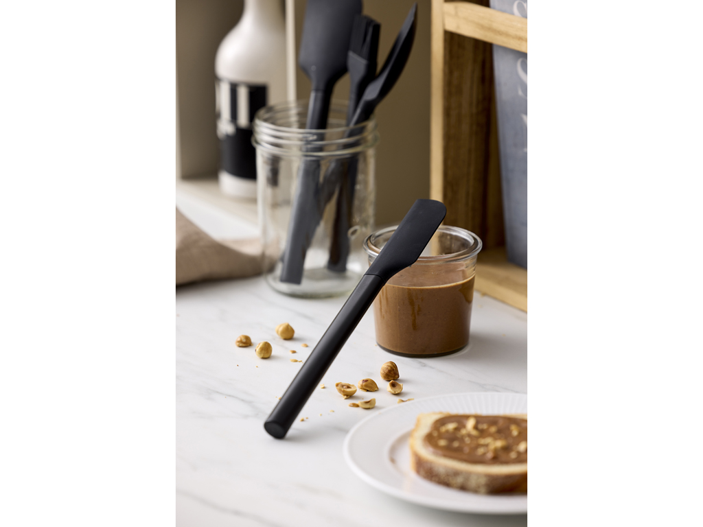 F&H Teigschaber schmal EMMA ca. B3,3 H1,7 T25,2 cm in black F&H Teigschaber schmal EMMA ca. B3,3 H1,7 T25,2 cm in black