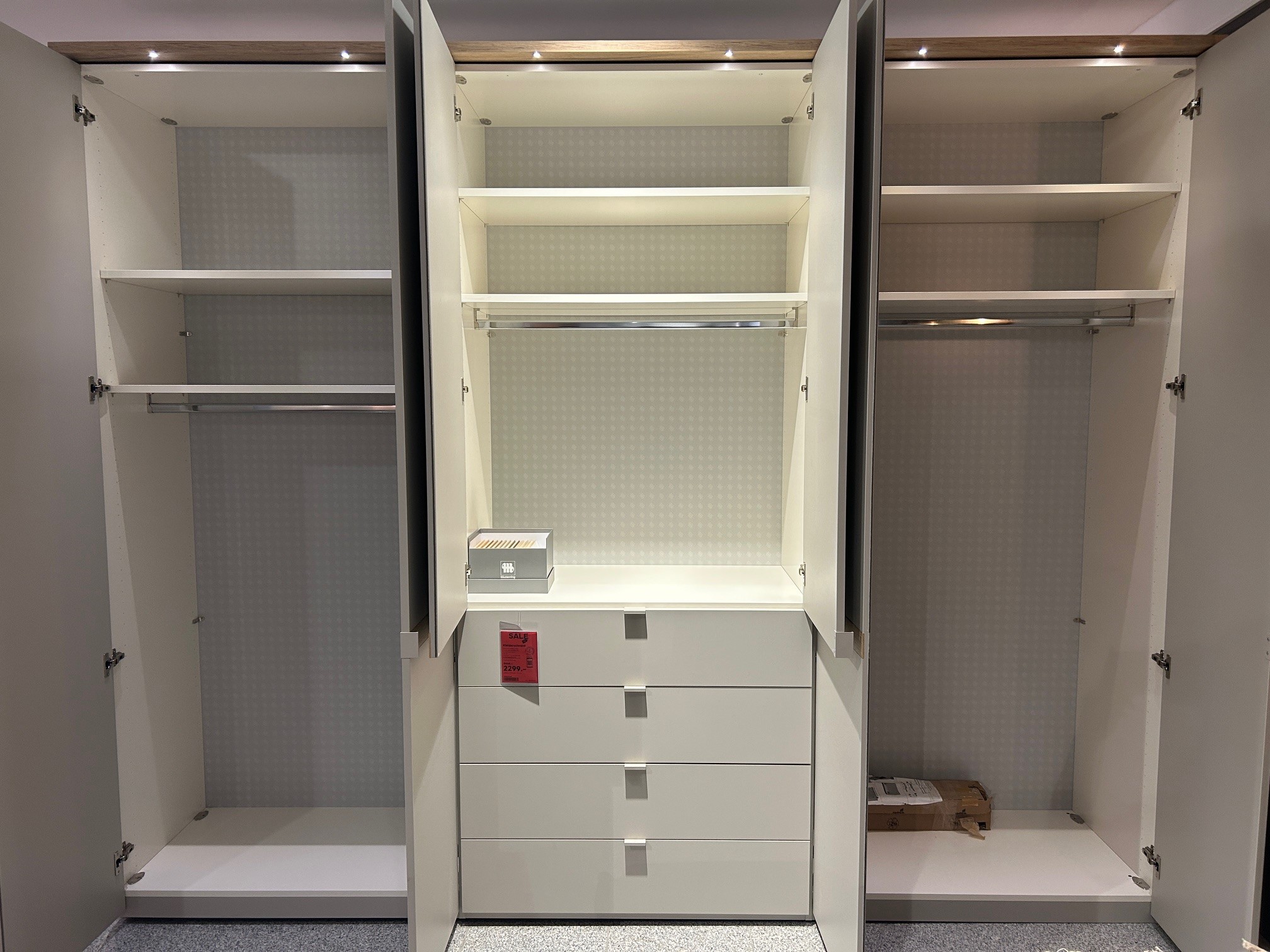 Musterring Kleiderschrank AIRLINE ca. B303 H242 T64 cm in Front Lack kristallgrau matt