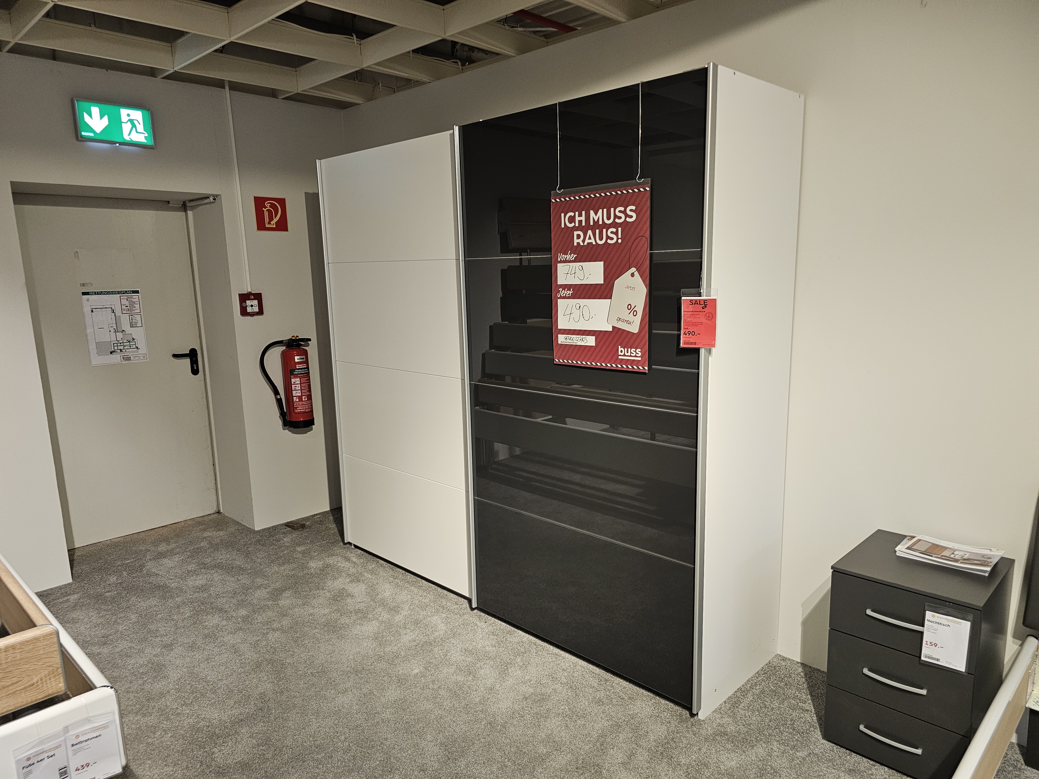 Rauch Möbelwerke Schwebetürenschrank in Farbe , Kühlschrank, Vitrine, Schwarz, Groß, Schränke