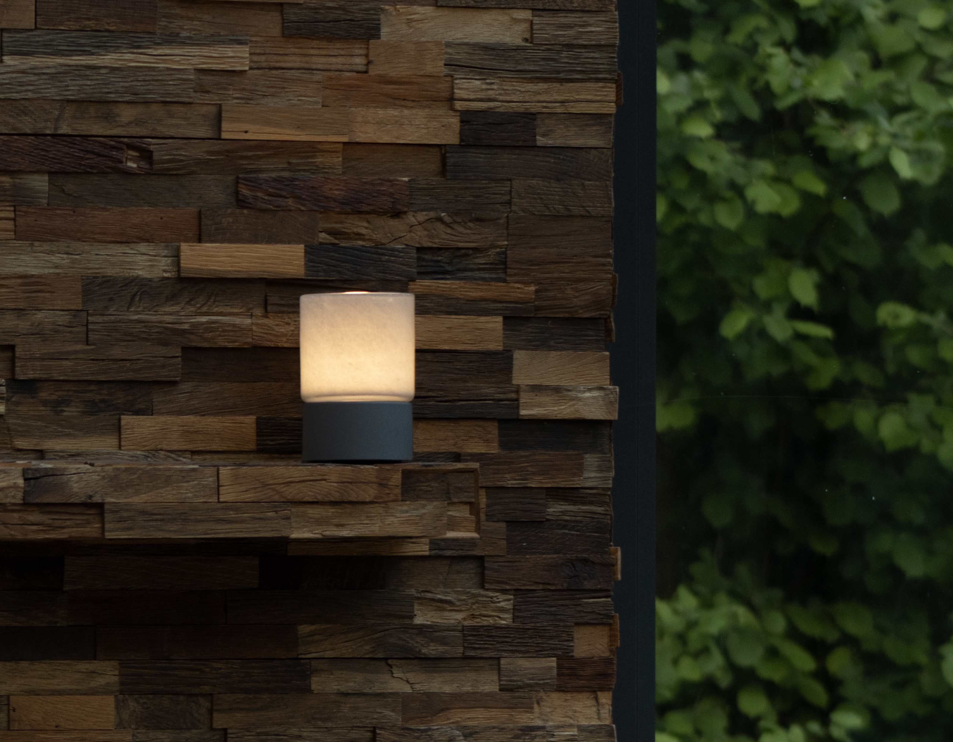 LED-Tischleuchte ARIVA PRO in Glas sandgrau