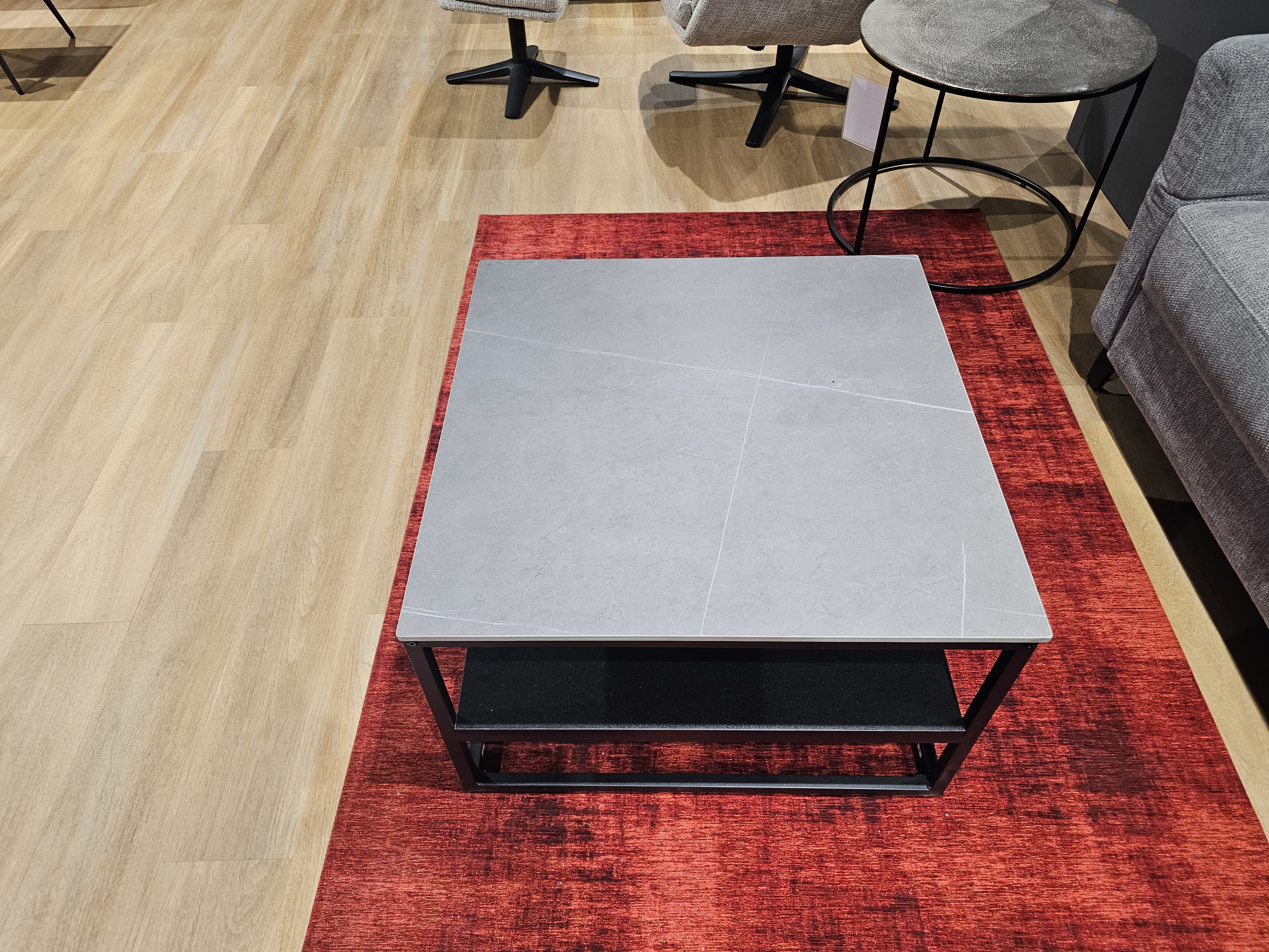 Hela Couchtisch HUGO ca. B70 H45 T70 cm in Platte Marmoropt.grau/schwarz, Couchtisch, Schieferoberfläche, Metallrahmen, Niedriger Tisch, Quadrat