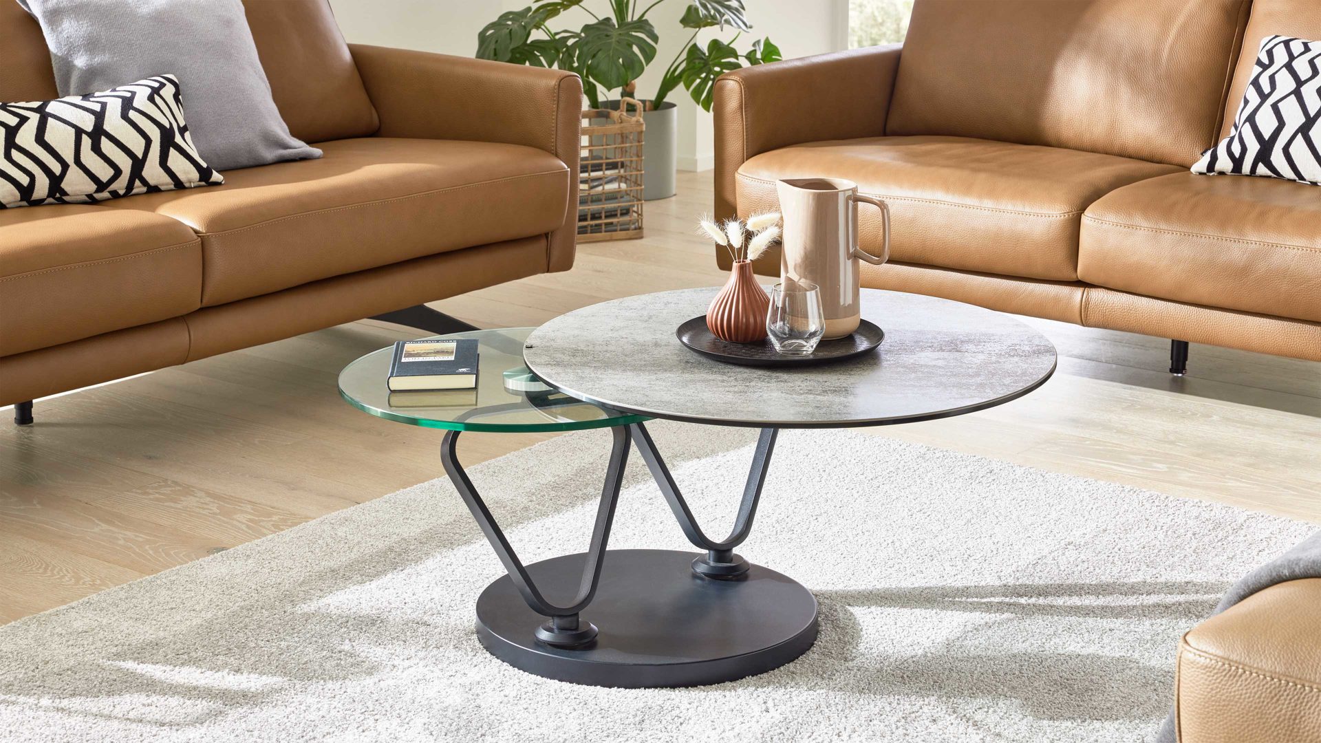 Interliving Couchtisch IL-6218 Ø ca. 75/130cm in Keramik silver/Klarglas