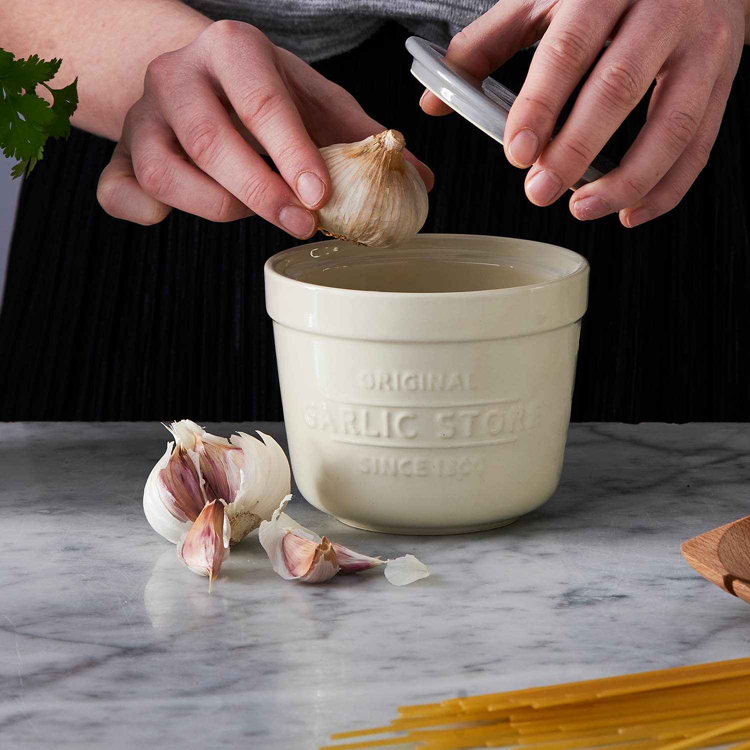Profino Innovative Küche - 2in1 Knoblauchbehälter aus Steingut