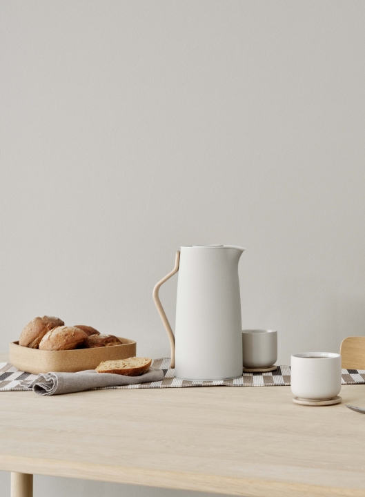 Stelton Kaffee-Isolierkanne Emma 1,2 Liter in Farbe sand