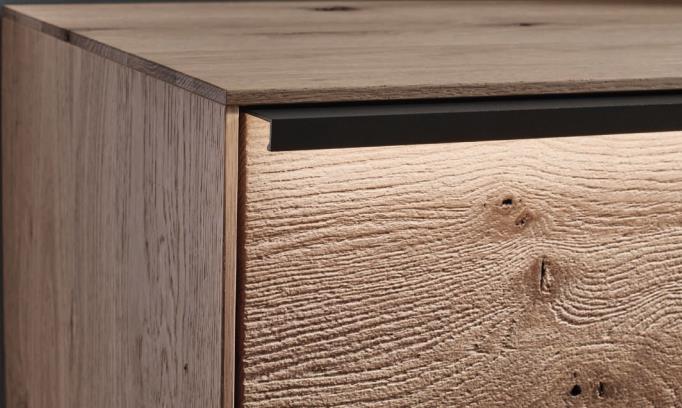 Hartmann Wohnkombination ANEA ca. B289 H198 T44 cm in Kerneiche natur sandgestrahlt, Holzoberfläche, Schublade, Holzmaserung, Küchenmöbel, Dresser