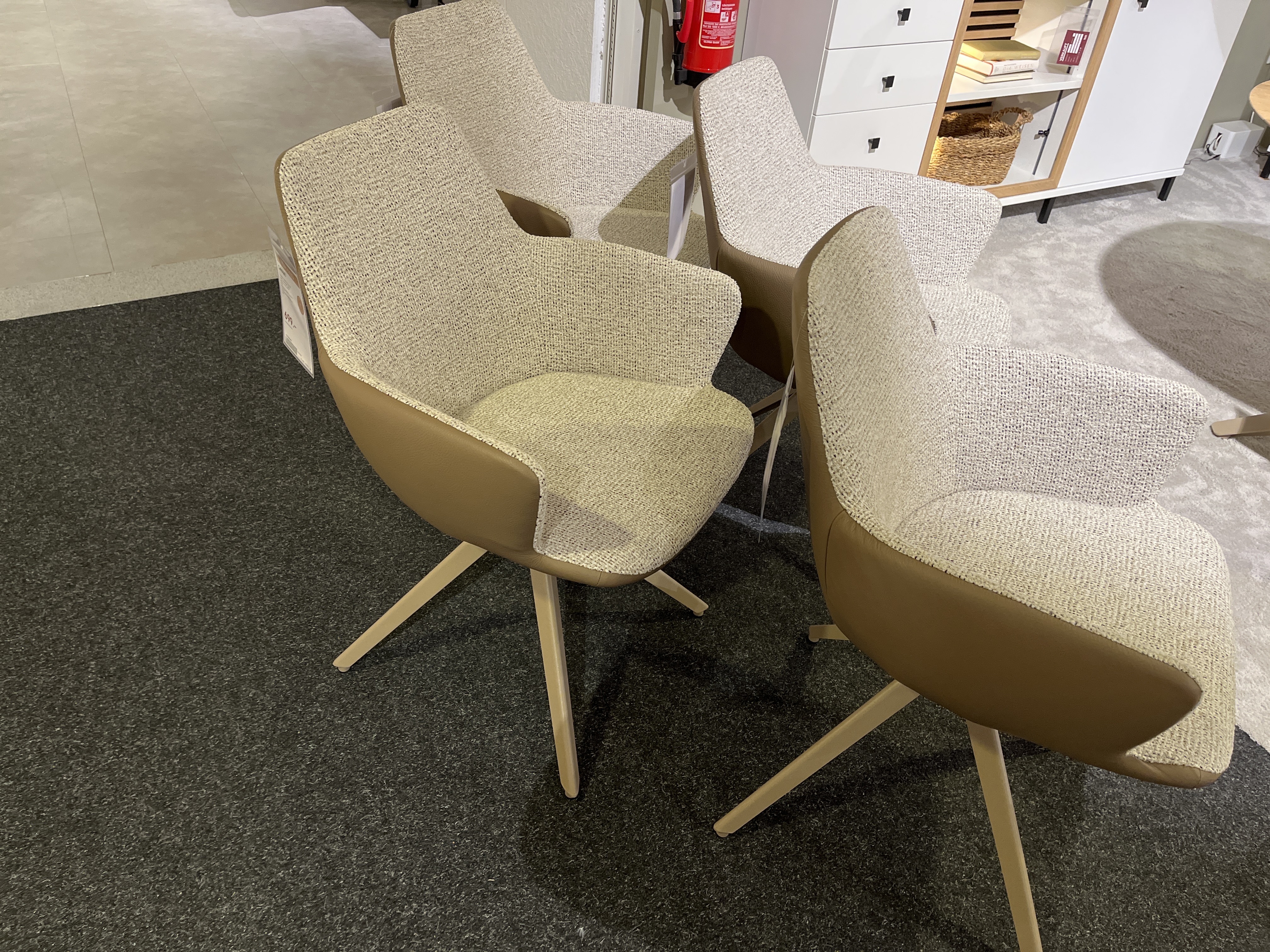 Bert Plantagie Sessel 4er-Set MAPLE STATIV in Innenseite LON001-01 Popcorn, Polstersessel, Drehstuhl, beiger Stoffbezug, braune Sitzschale, Holzbeine