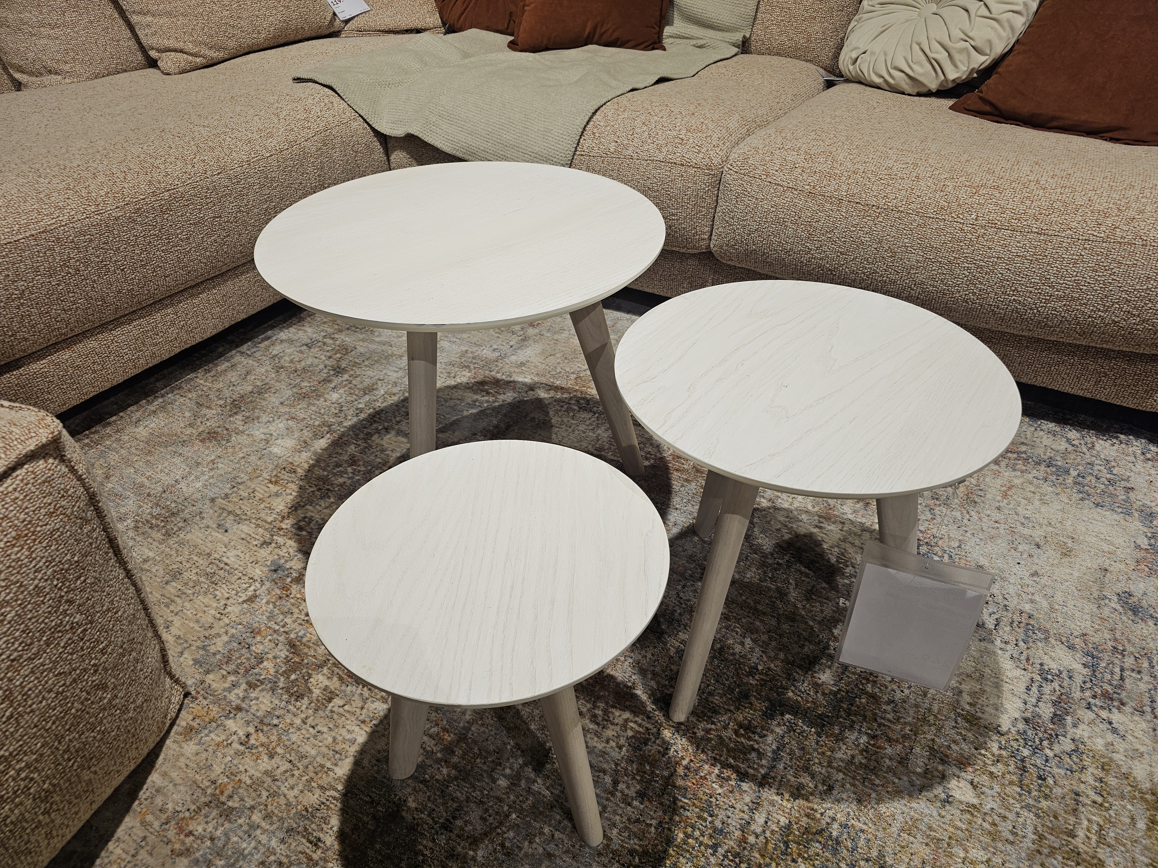 Roomio Couchtisch 3er-Set NO. 2000 mit Platte aus Esche Echtholzfurnier, Gestell massiv weiß gewaschen Roomio Couchtisch 3er-Set NO. 2000 mit Platte aus Esche Echtholzfurnier, Gestell massiv weiß gewaschen