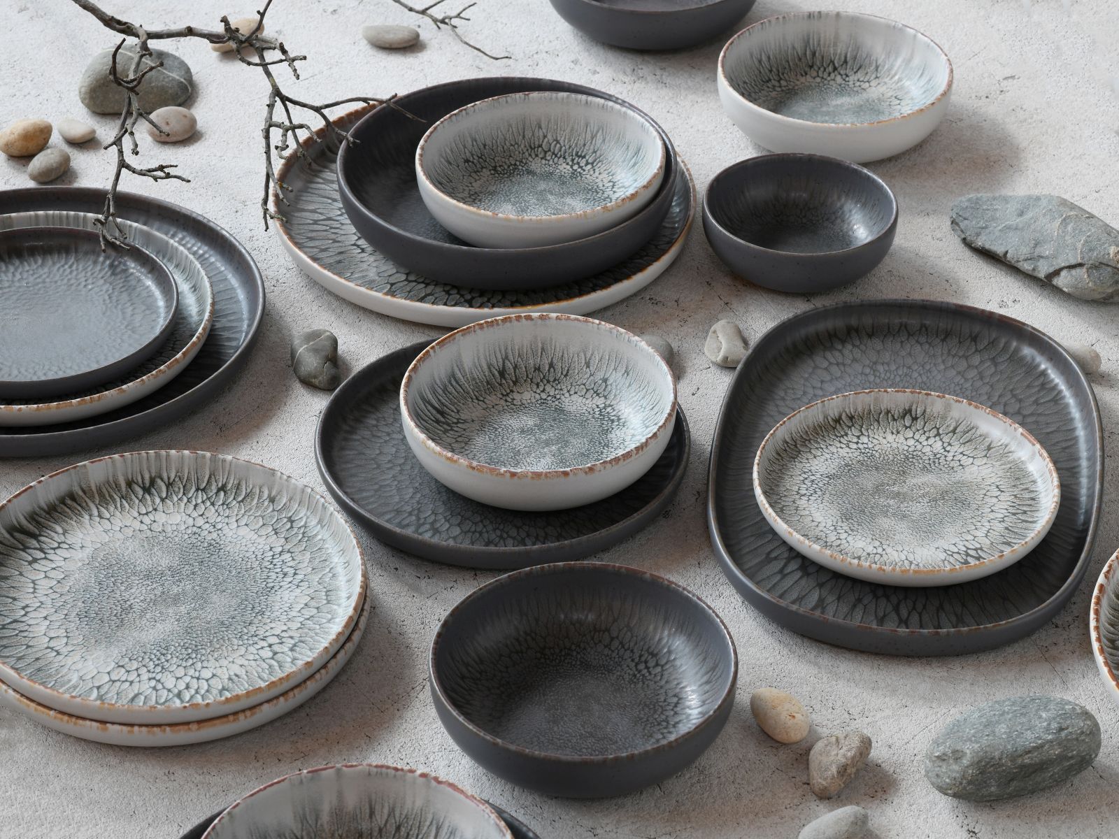 CreaTable Suppenteller Uno in Farbe Volcano Dark seidenmatt CreaTable Suppenteller Uno in Farbe Volcano Dark seidenmatt, Töpferei, Kunst, Porzellan, Teller, Präsentation des Essens