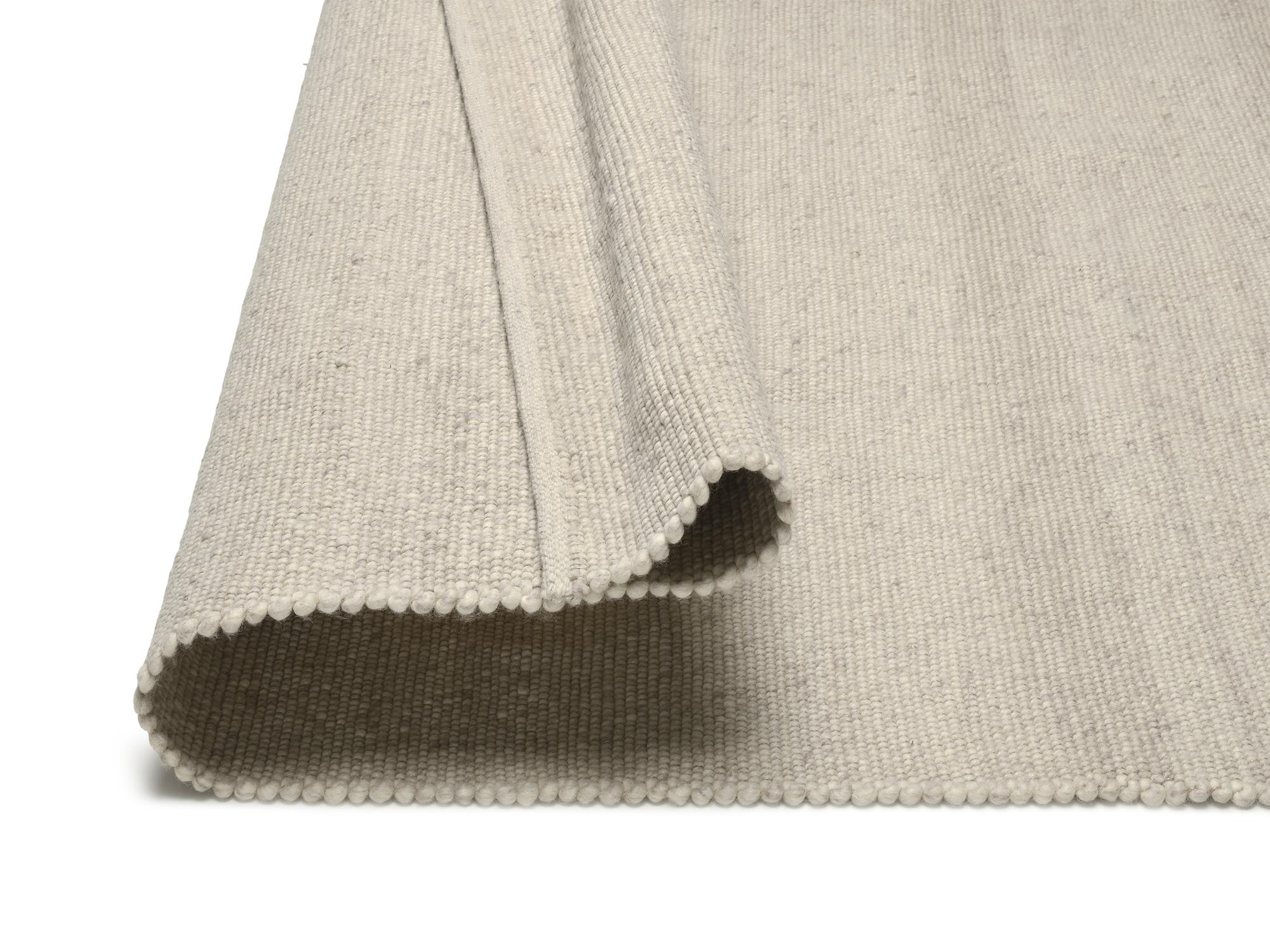 Interliving Handweb Teppich IL L-9000 in 420 beige, Wollteppich, Beige, Niedrige Teppichkante, Bällchenborte, Rautenstruktur