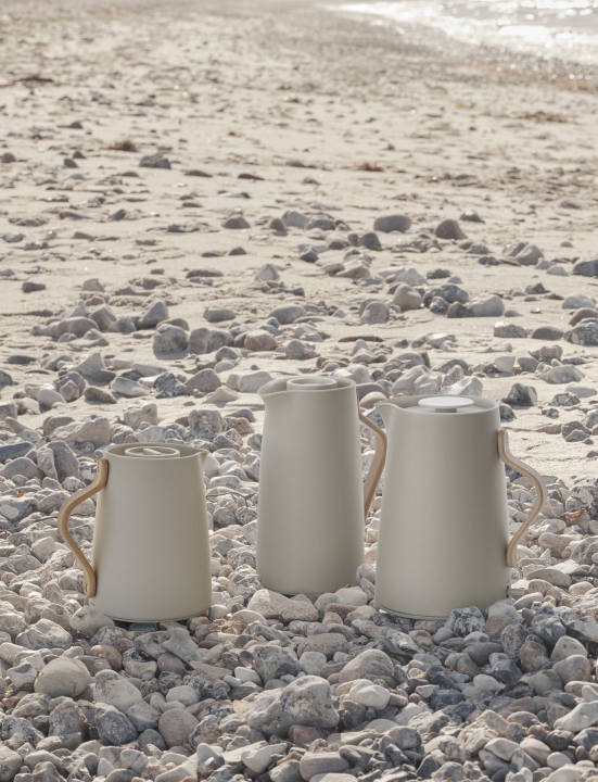 Stelton Kaffee-Isolierkanne Emma 1,2 Liter in Farbe sand
