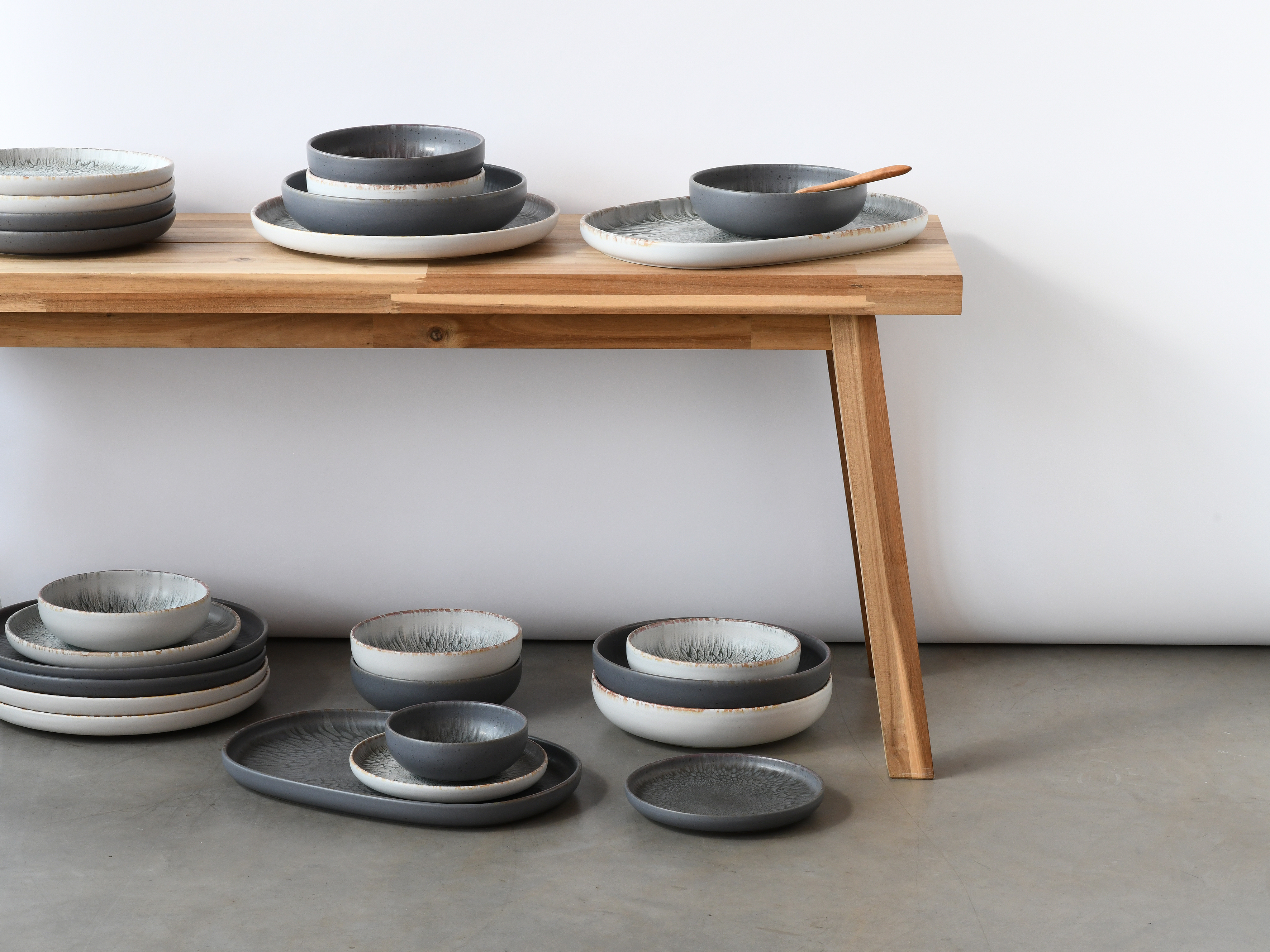 CreaTable Servierplatte Uno in Farbe Volcano Light seidenmatt CreaTable Servierplatte Uno in Farbe Volcano Light seidenmatt