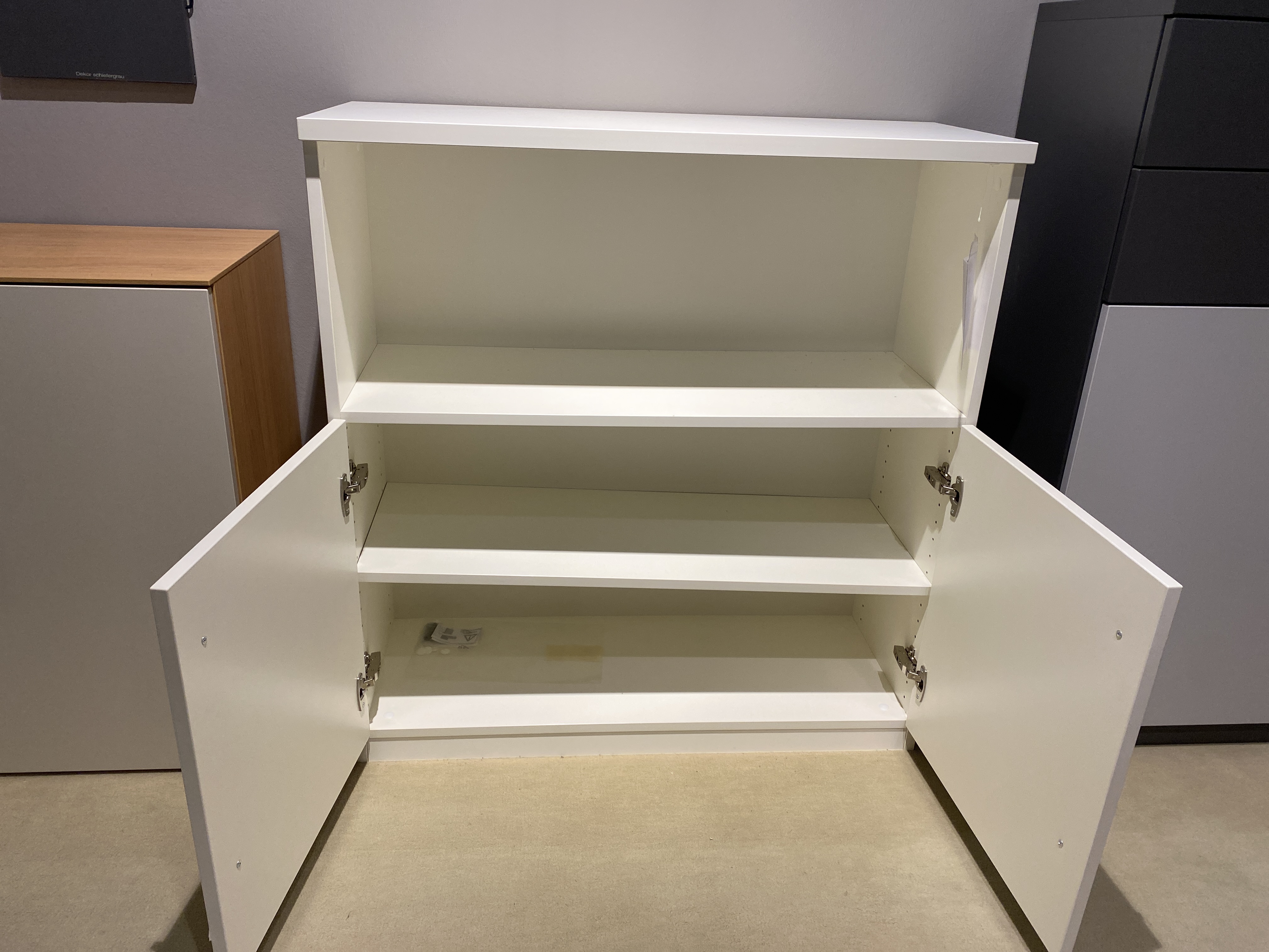 Highboard MULTIFLEX in Farbe Glattweiß, weißer Schrank, Zweitürenschrank, Einlegeböden, Drehtüren, Möbel aus Holzwerkstoff