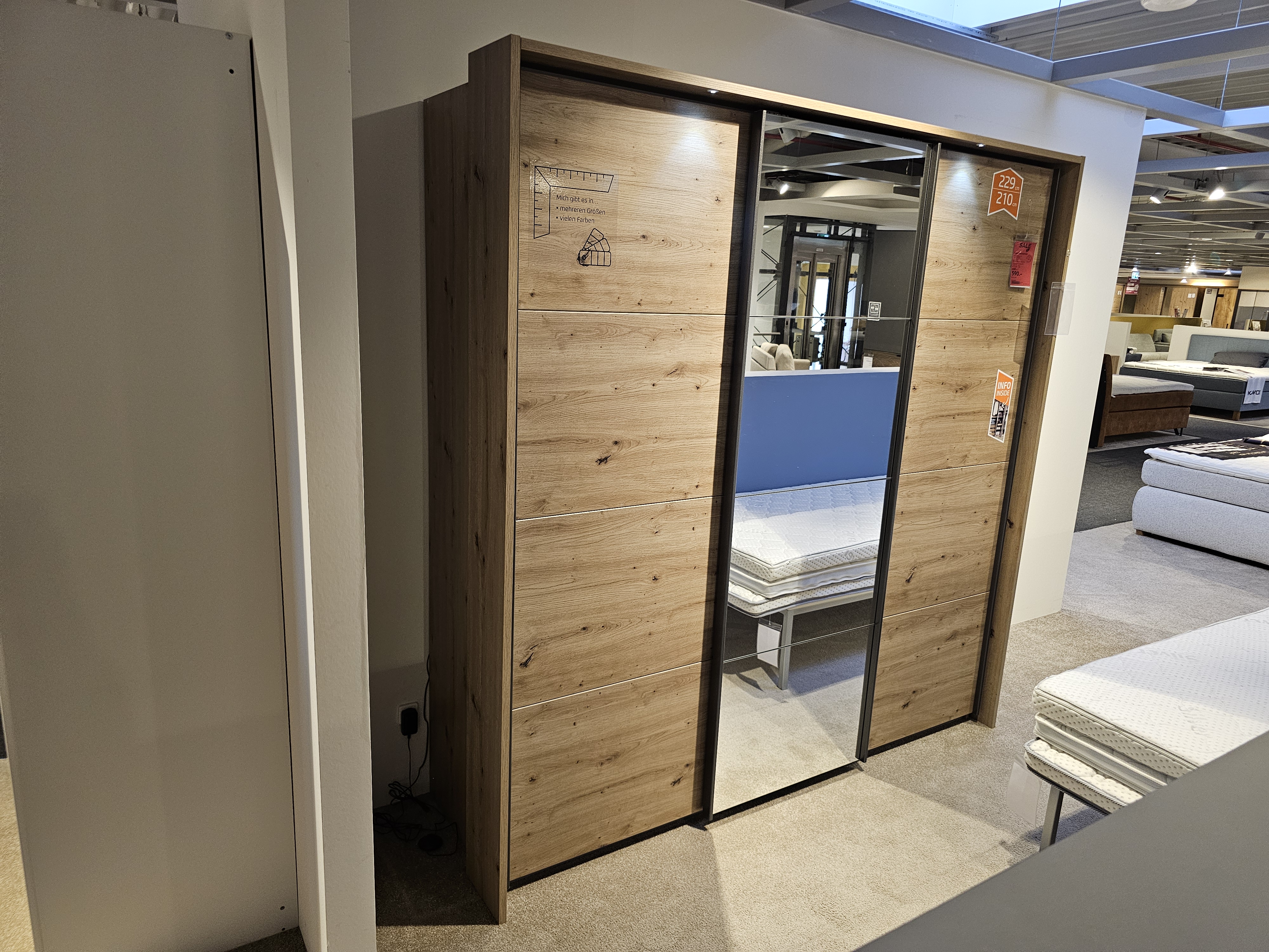 Schwebetürenschrank, Kleiderschrank, Wandschrank, Spiegelfront, Holzoptik, Schwebende Front