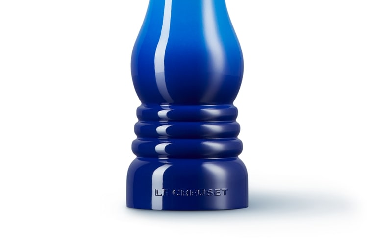 Le Creuset Salzmühle Klassik 21cm in Farbe Azure Le Creuset Salzmühle Azure
