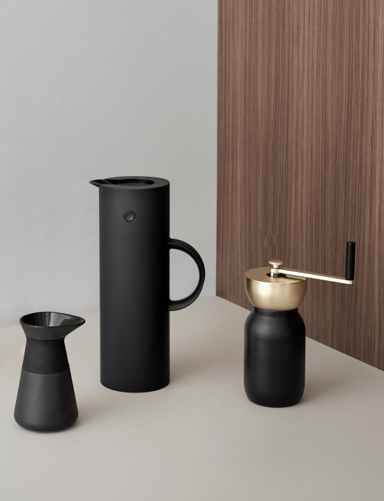 Stelton Isolierkanne EM77 1 Liter in Farbe soft black