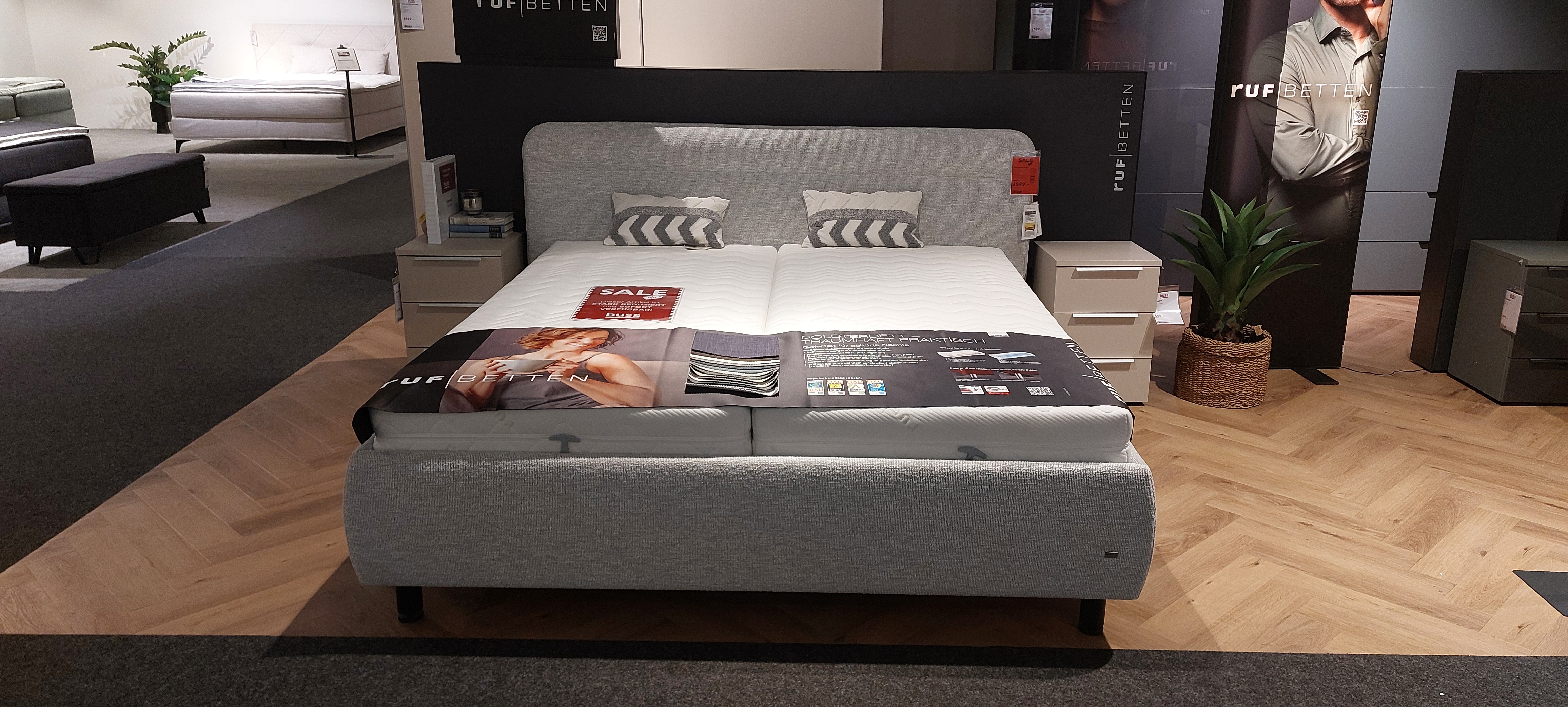 RUF Betten Polsterbett COSY in Stoff 06530, Moebel, Bett, Pflanze, Person, Frau