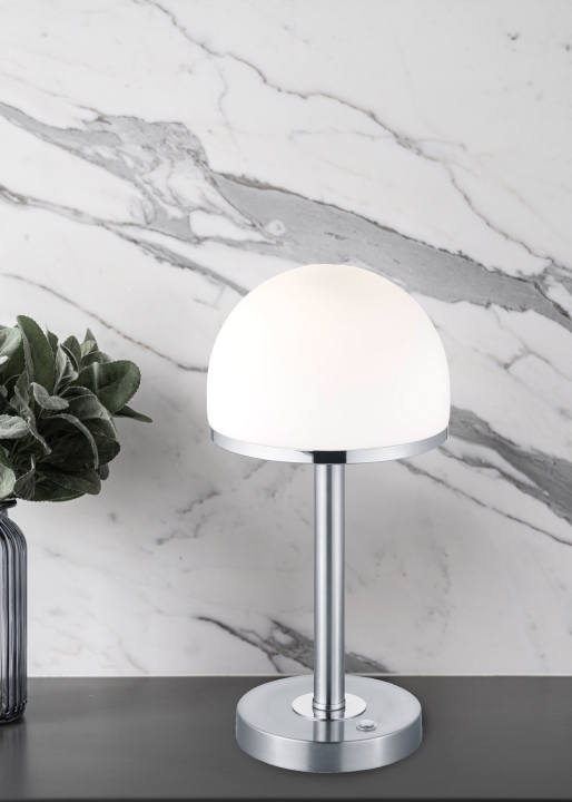 Trio LED-Tischleuchte BERLIN 1-flammig in Farbe Nickel matt, Glas weiß Trio LED-Tischleuchte BERLIN in Nickel matt, Glas weiß