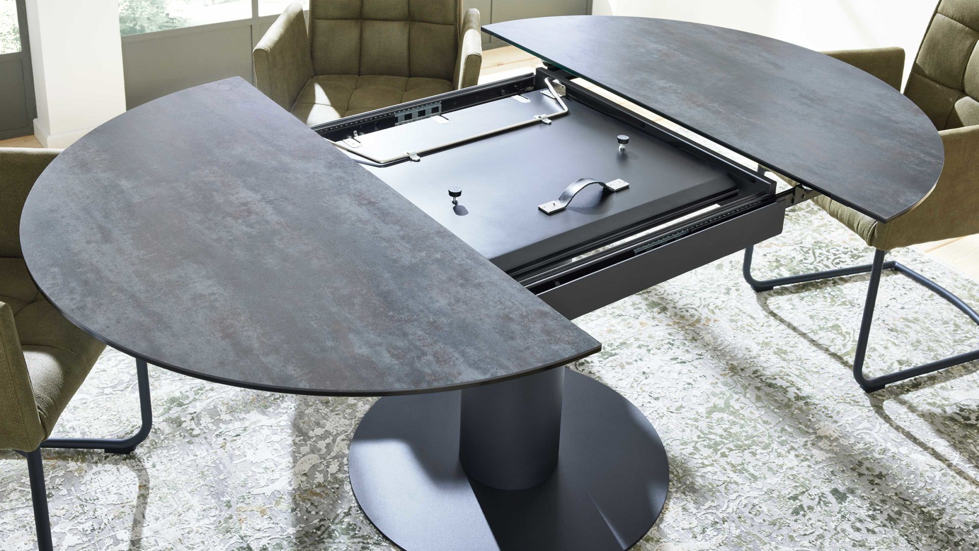 Interliving Esstisch IL 5104 Ø ca. 120cm in Platte Glaskeramik Industria/Säule schwarz