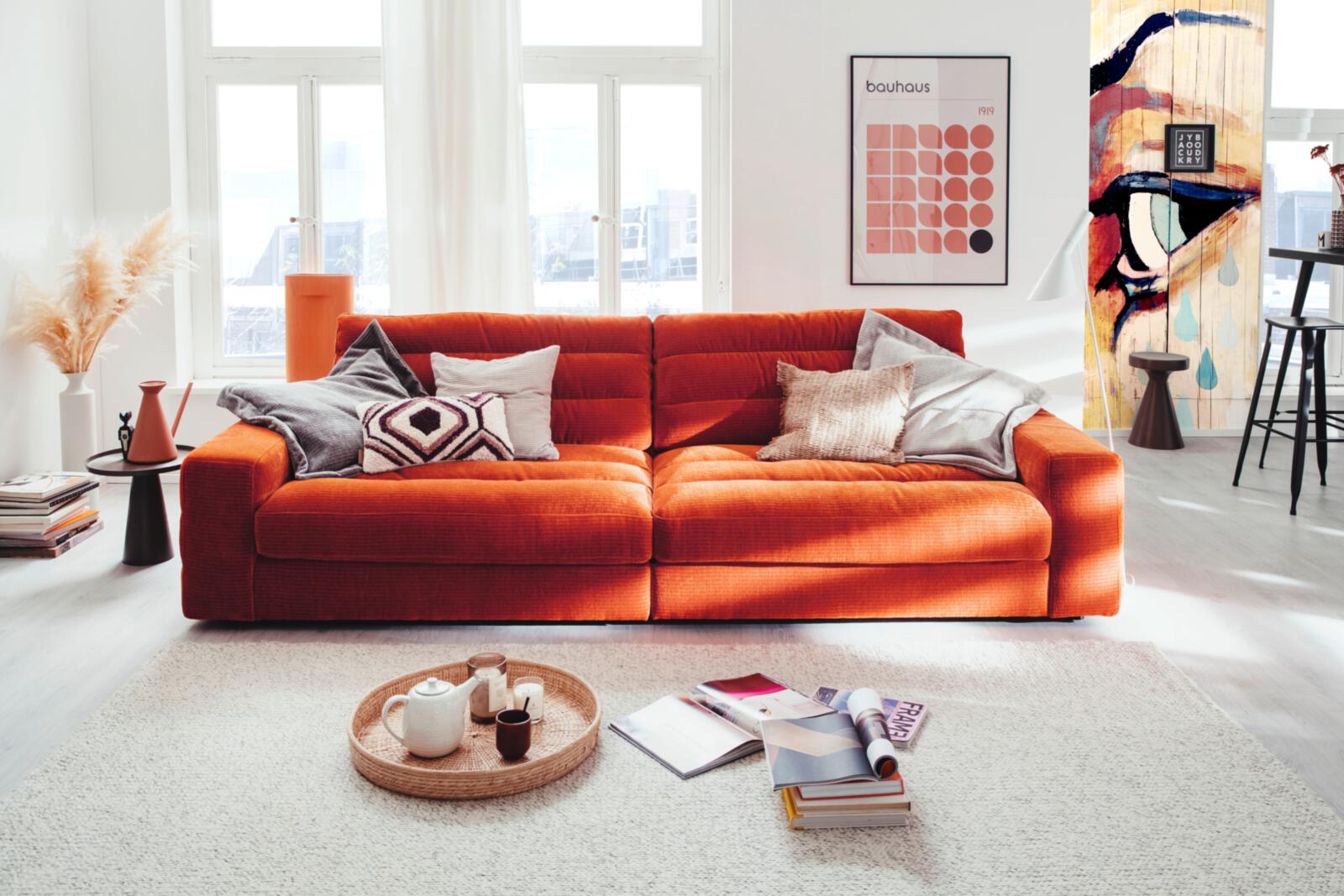 Sofa 3-sitzig STRIPES in Stoff Monty aperol, Couch, Dekoration für Zuhause, Wohnzimmer, Innenarchitektur, Kissen