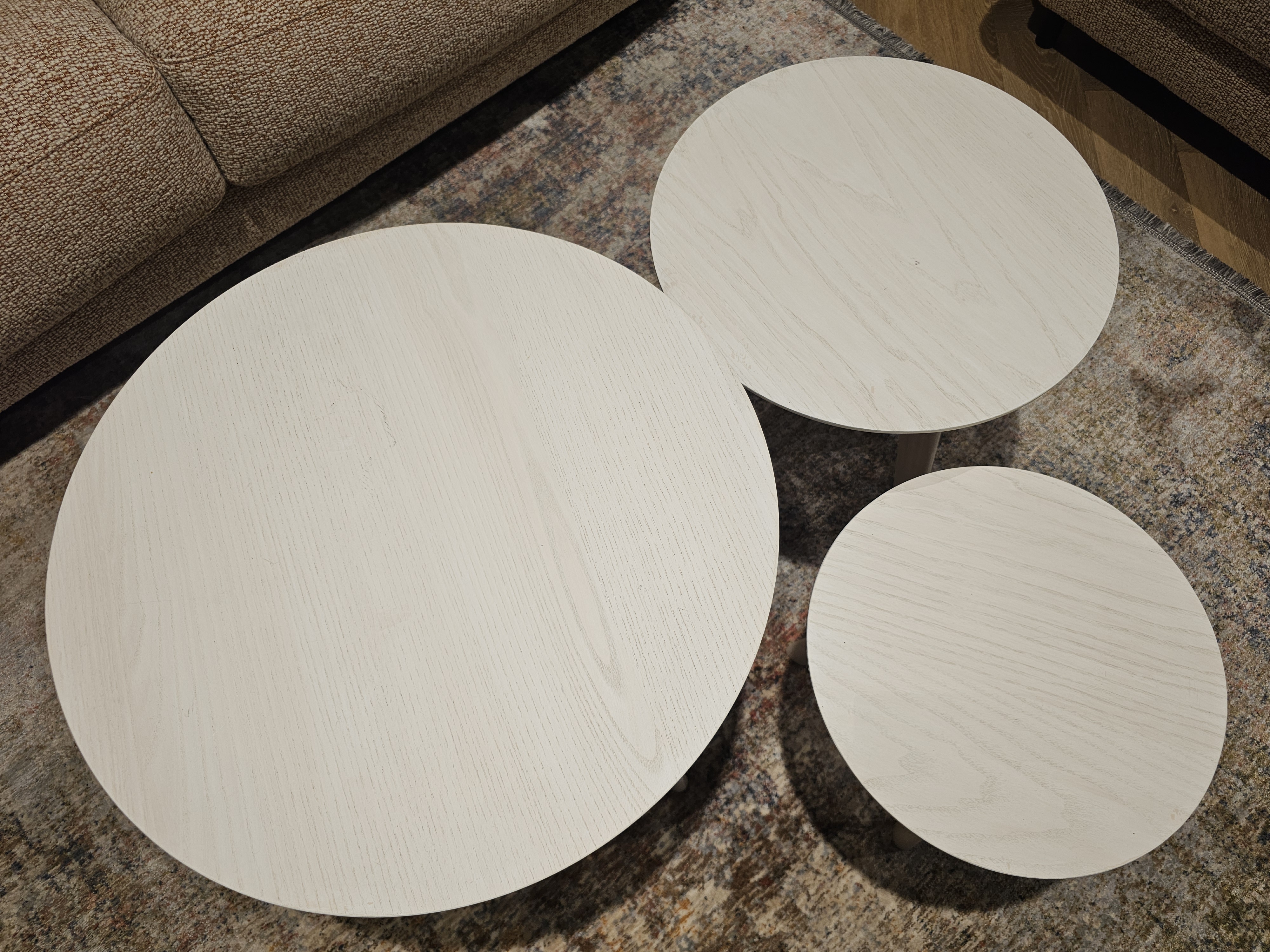 Roomio Couchtisch 3er-Set NO. 2000 mit Platte aus Esche Echtholzfurnier, Gestell massiv weiß gewaschen Roomio Couchtisch 3er-Set NO. 2000 mit Platte aus Esche Echtholzfurnier, Gestell massiv weiß gewaschen, holz, tisch, runde tische, tischplatte, möbel