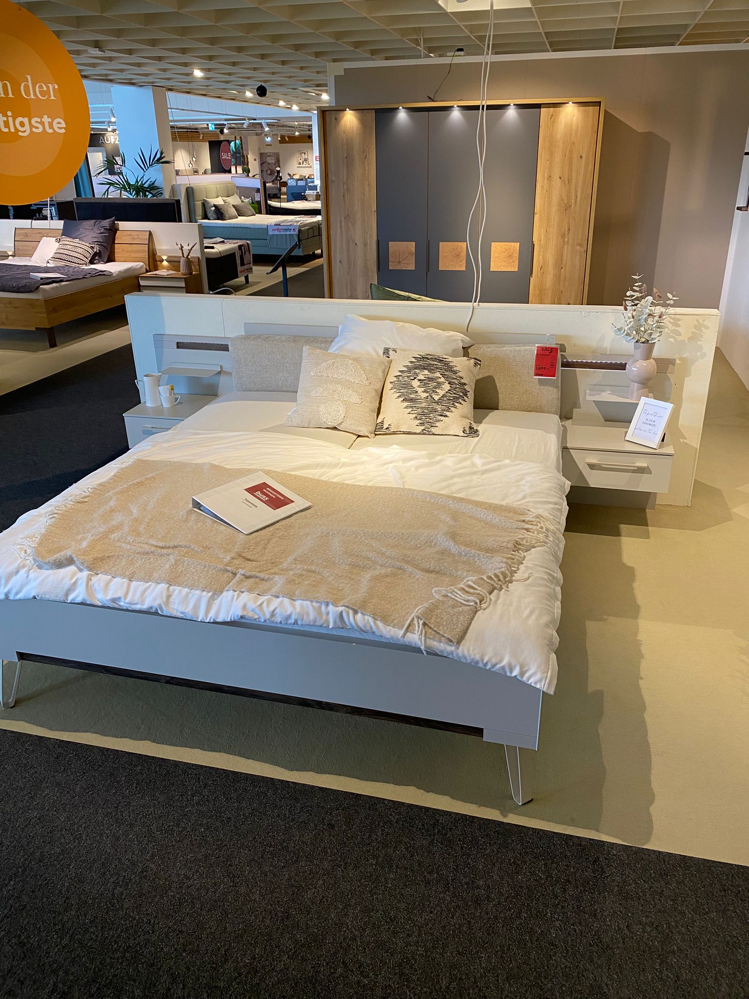 Rauch Möbelwerke Schlafzimmer LUANA in champagner/Abs. Dekor-Druck, Moebel, Buch, Drinnen, Fußboden, Bett