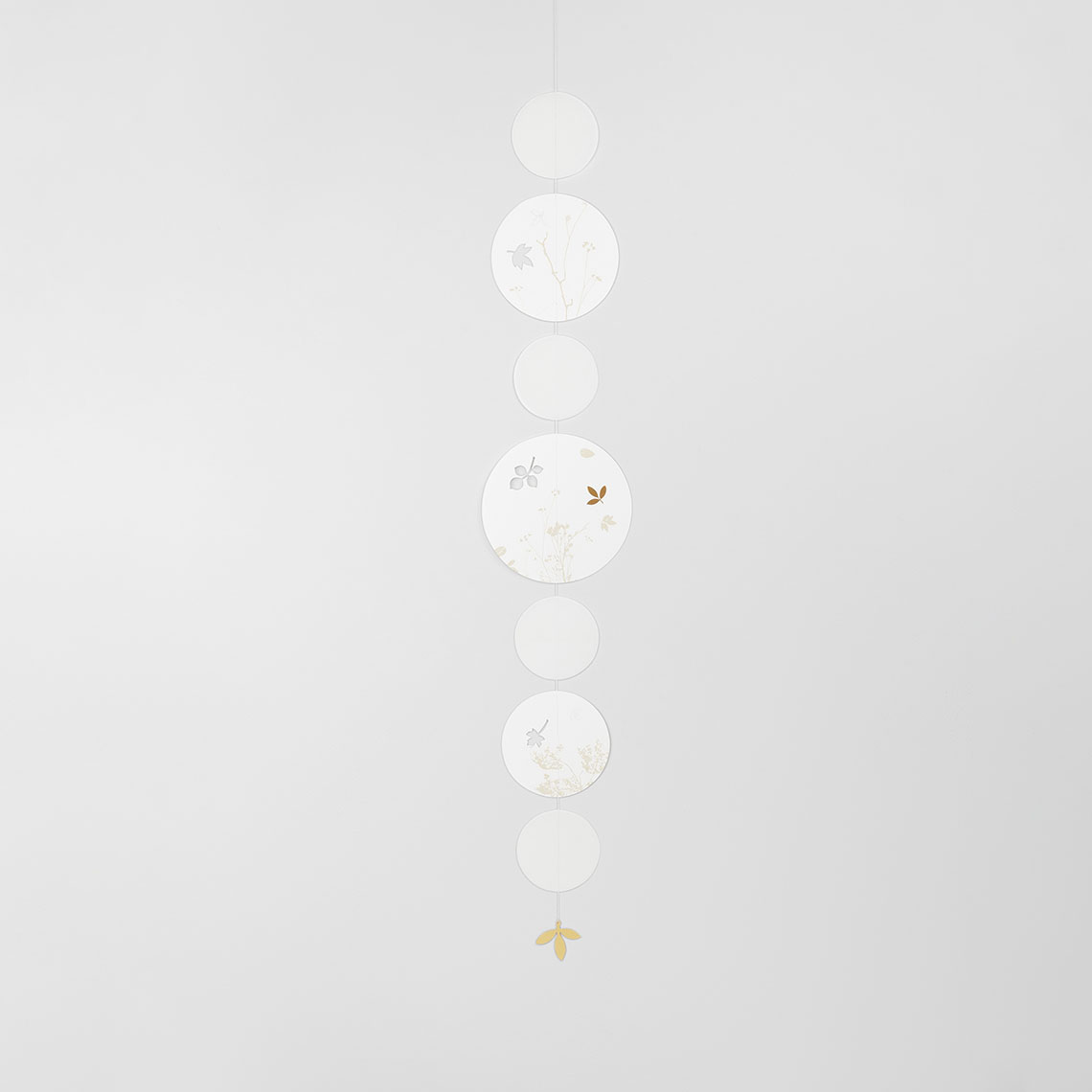 Kreiskette Goldenes Blatt in Farbe gold, mobiles, mobile decor?, hanging decor, paper circle garland, minimalist ornament