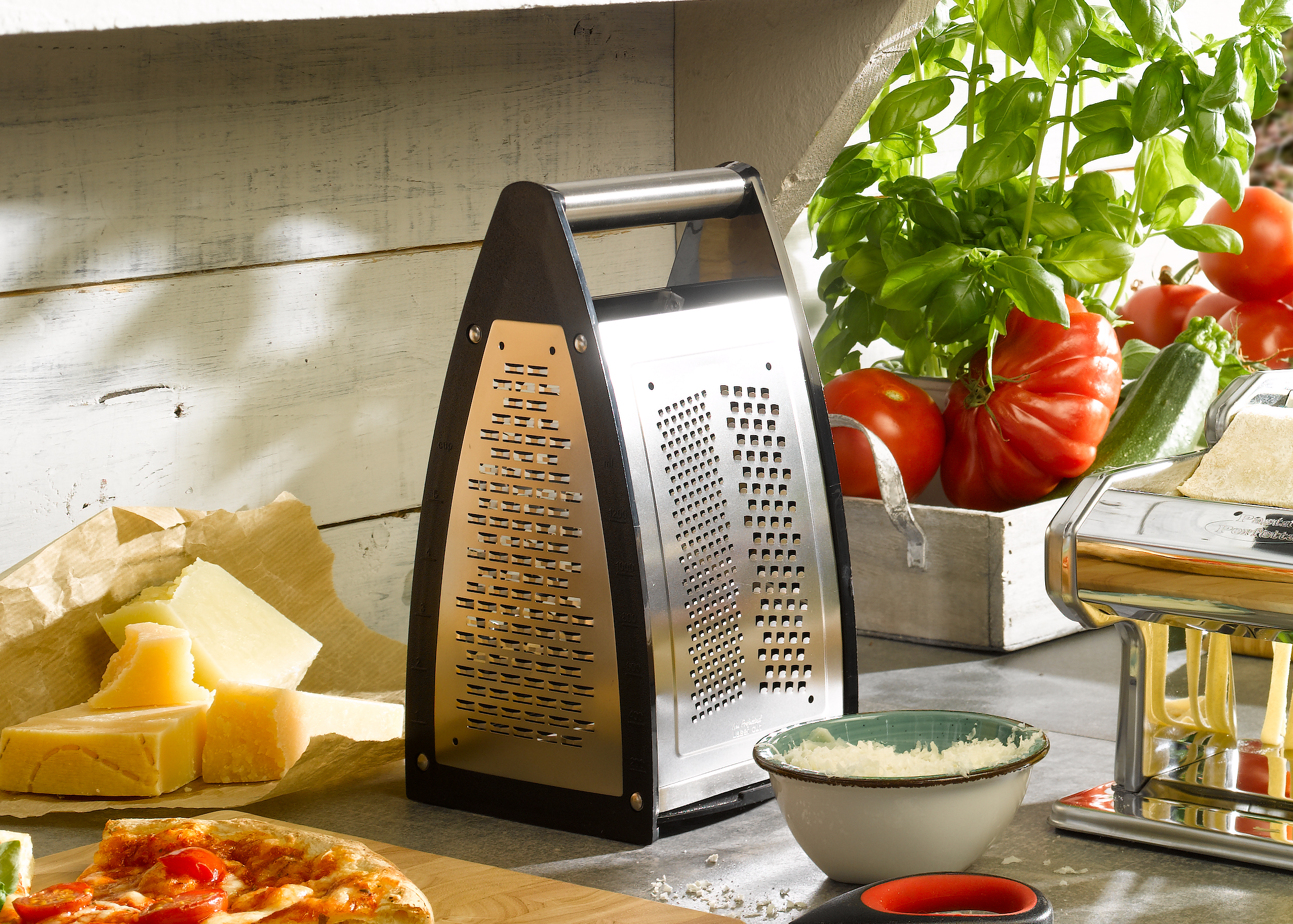 GEFU Vierkantreibe QUINTO in Farbe schwarz/silber GEFU Vierkantreibe QUINTO in Farbe schwarz/silber, Käse, Käsewürfel, Käsehobel, Pizza, Pesto