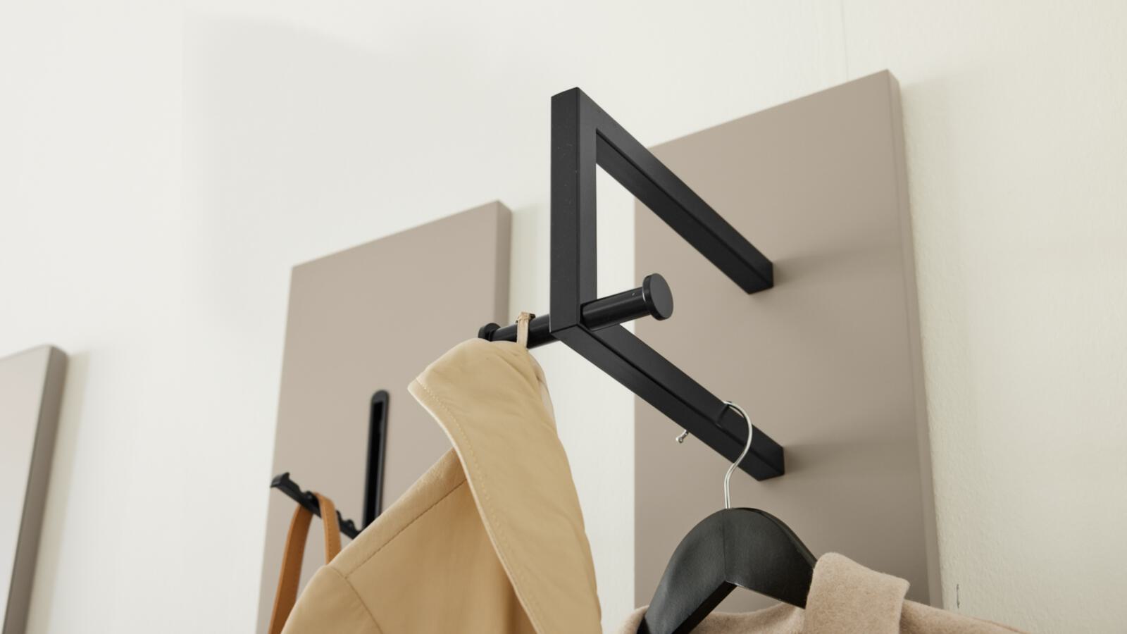 Garderobenpaneel in graubeige lack 18