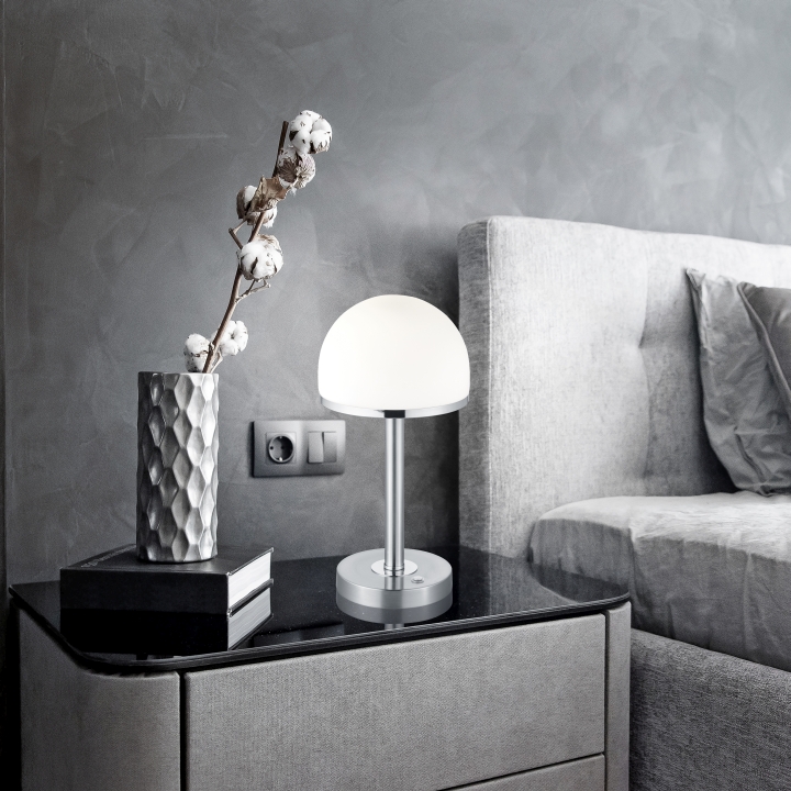 Trio LED-Tischleuchte BERLIN 1-flammig in Farbe Nickel matt, Glas weiß Trio LED-Tischleuchte BERLIN in Nickel matt, Glas weiß